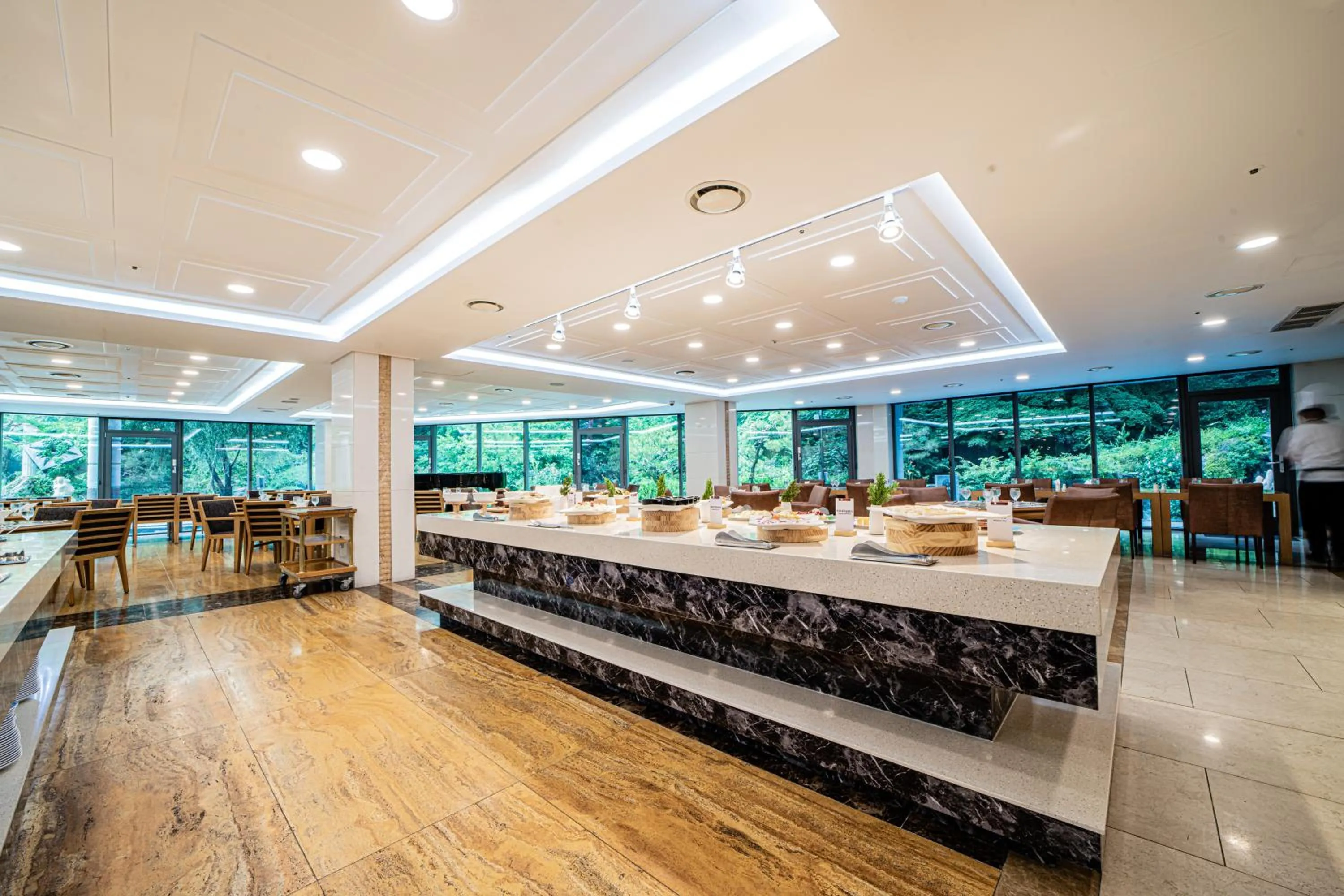 Buffet breakfast in Hotel Geumosan