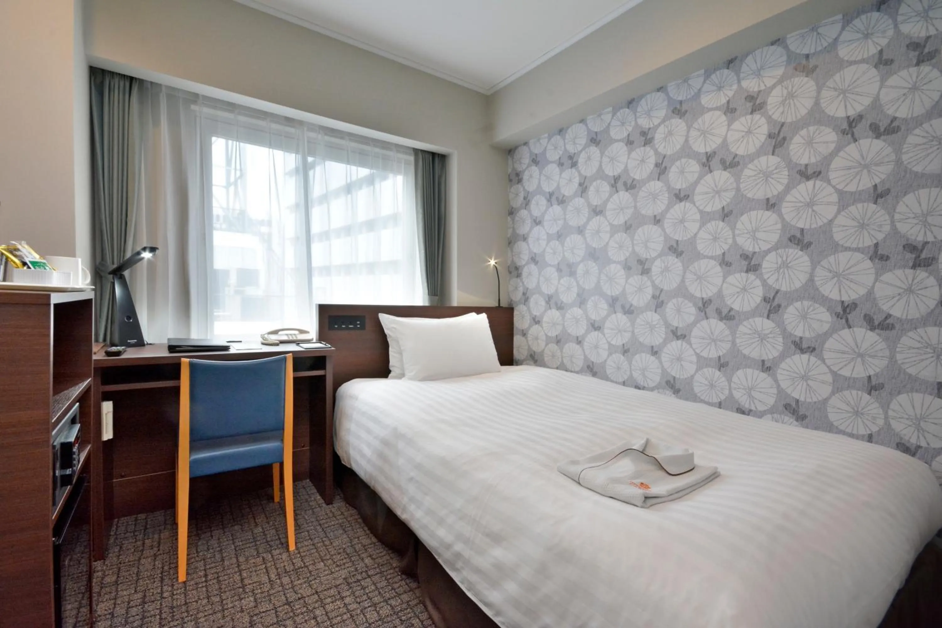 Photo of the whole room, Bed in Premier Hotel Cabin Shinjuku