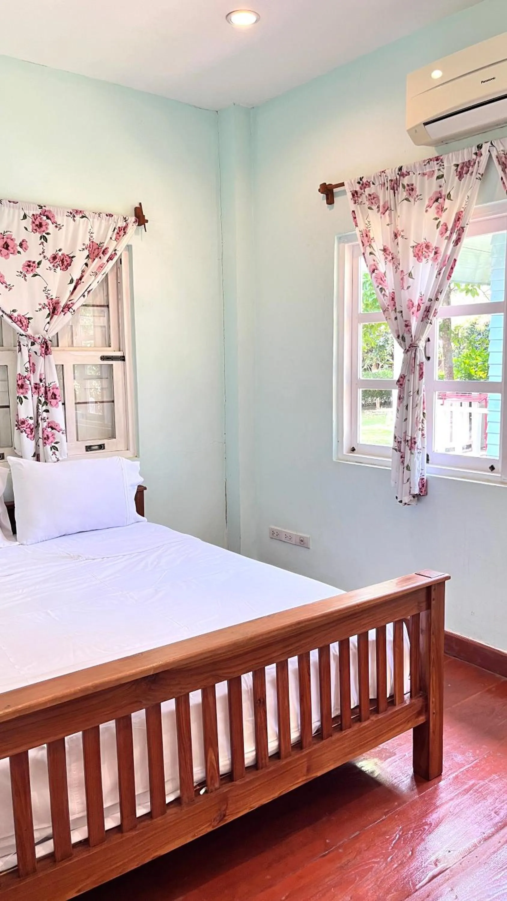 Bed in Pai Flora Resort