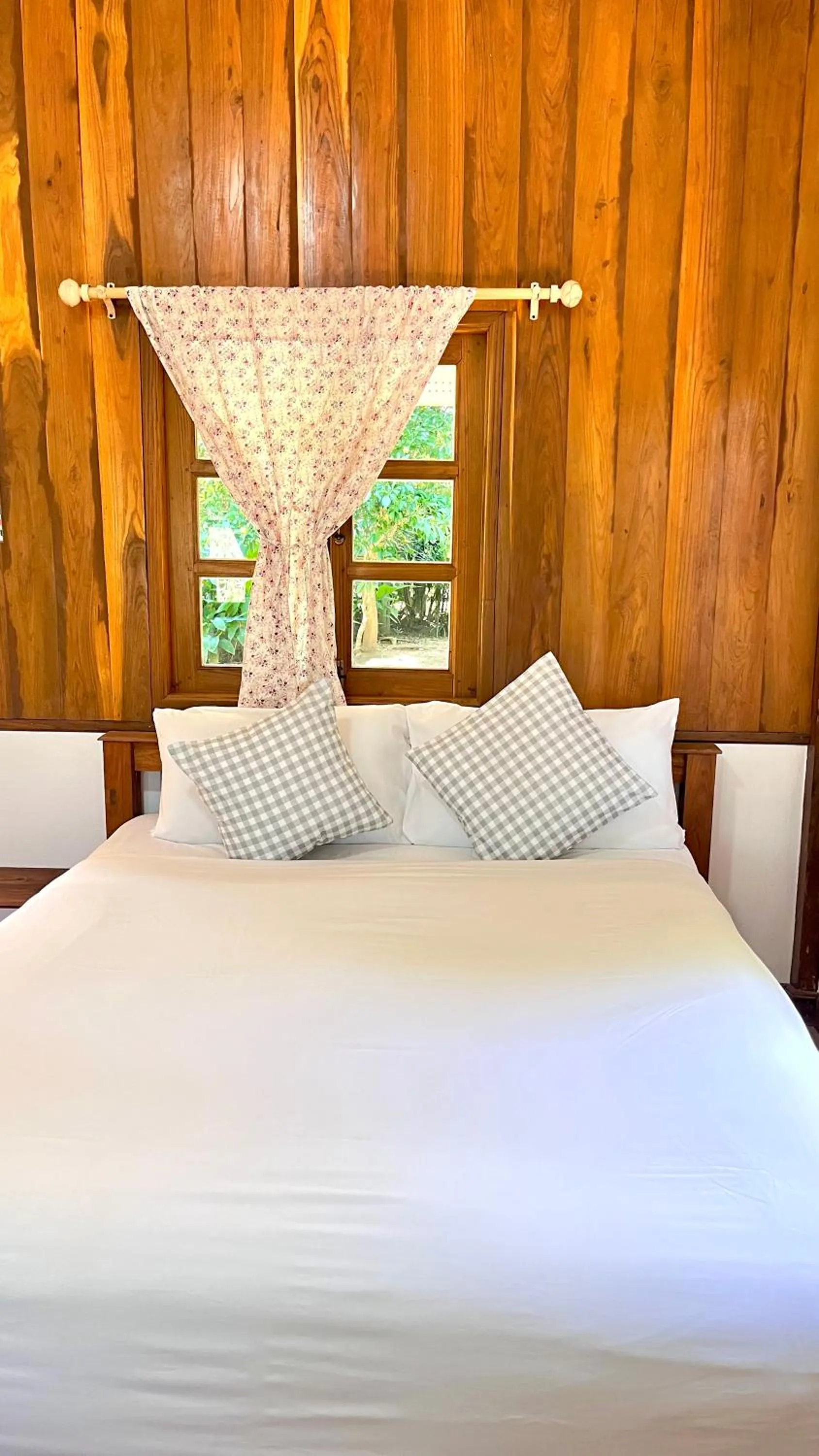 Bed in Pai Flora Resort