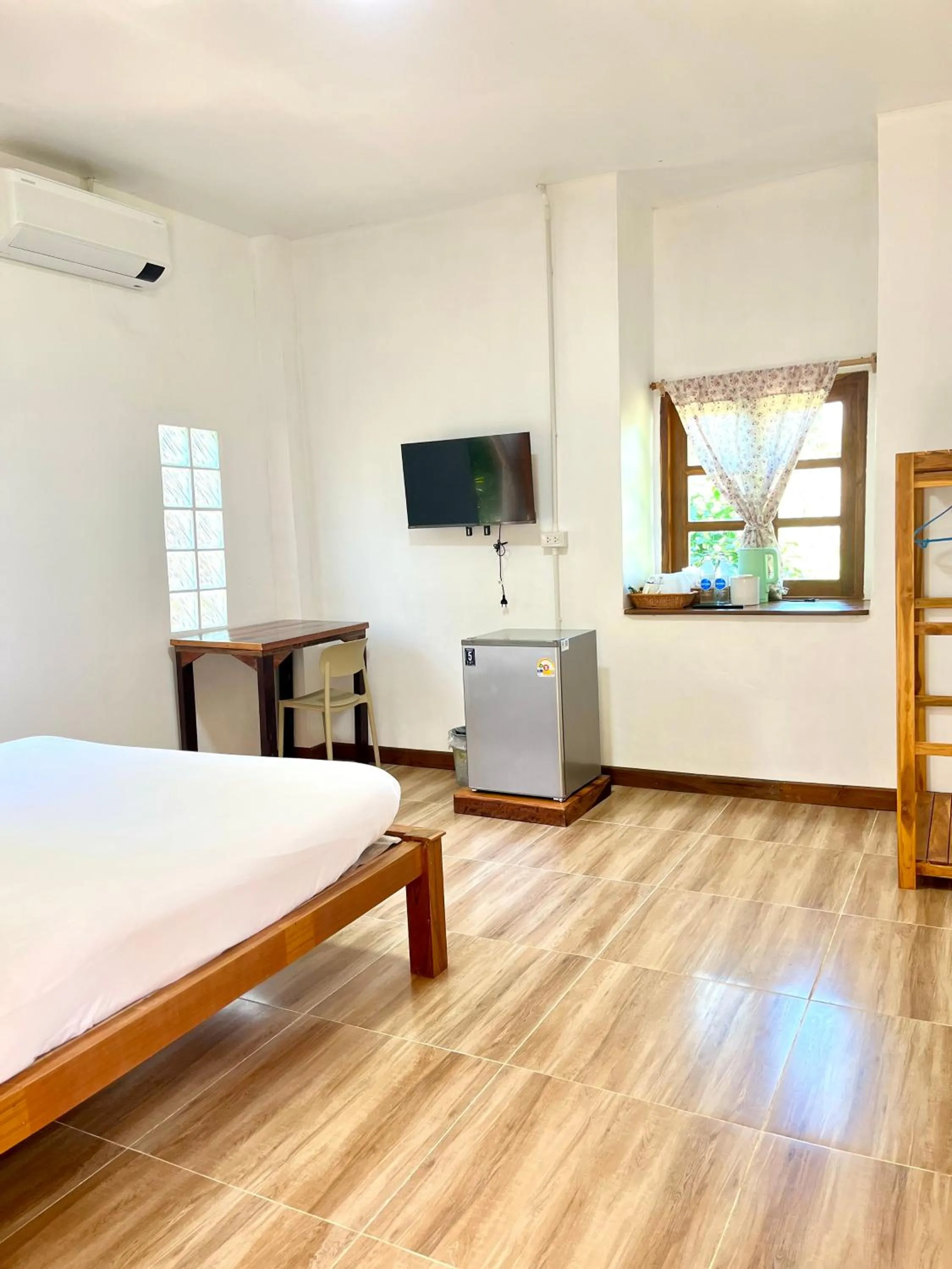 Photo of the whole room, Bed in Pai Flora Resort