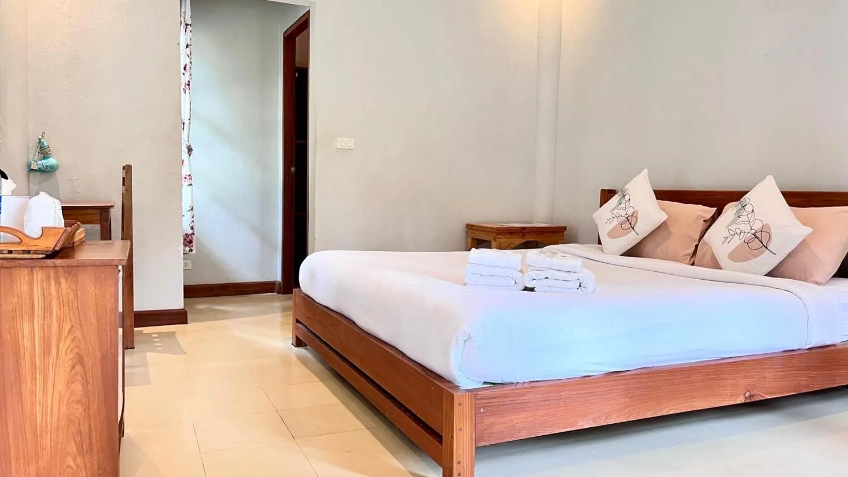 Bed in Pai Flora Resort