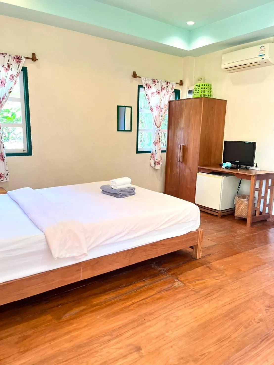 wardrobe, Bed in Pai Flora Resort