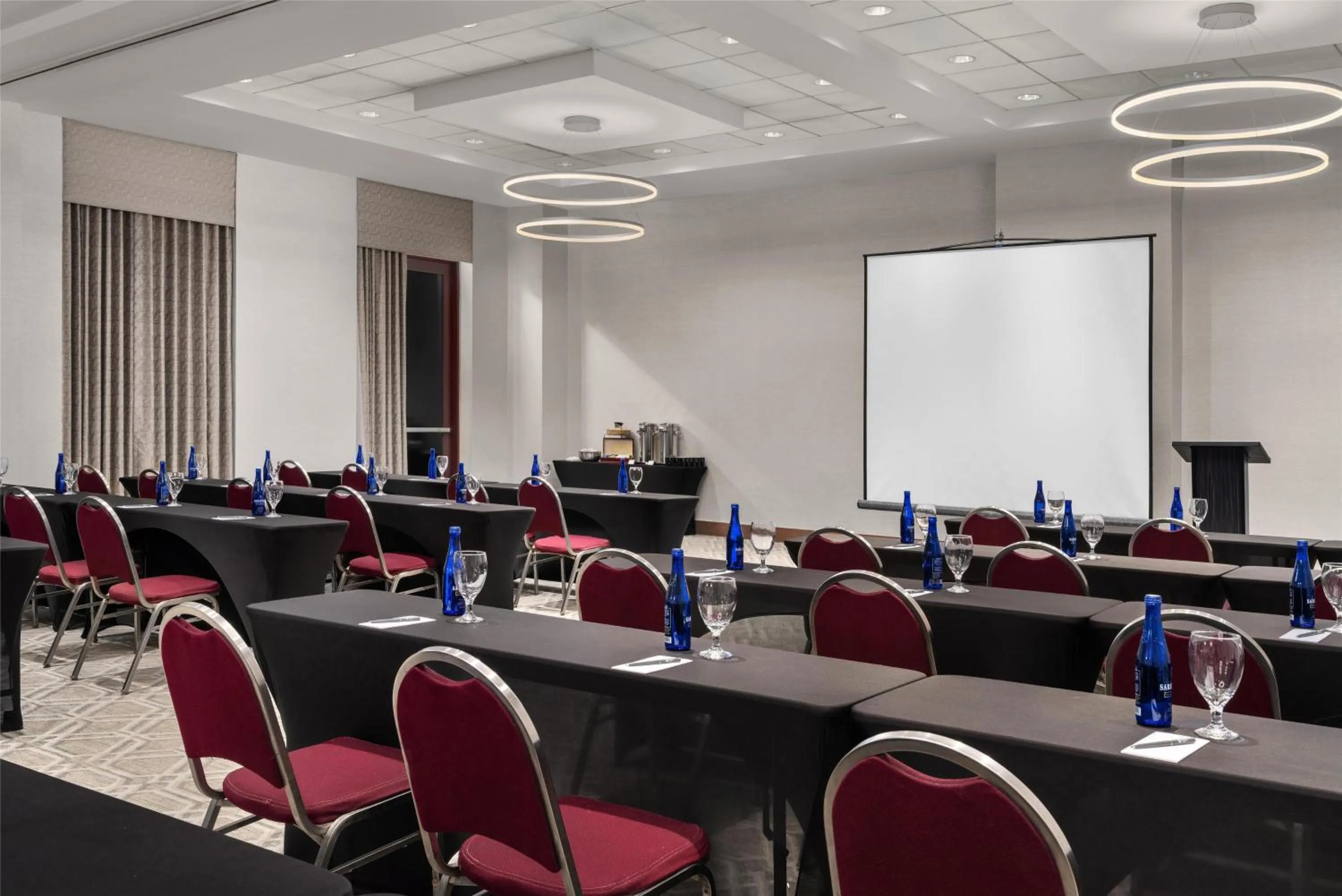 Meeting/conference room in Embassy Suites Boston at Logan Airport