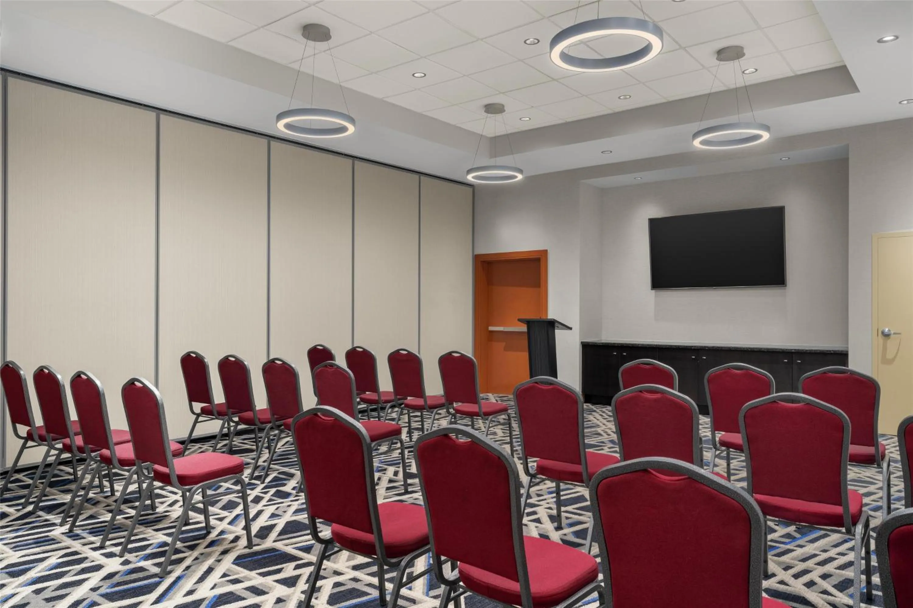 Meeting/conference room in Embassy Suites Boston at Logan Airport