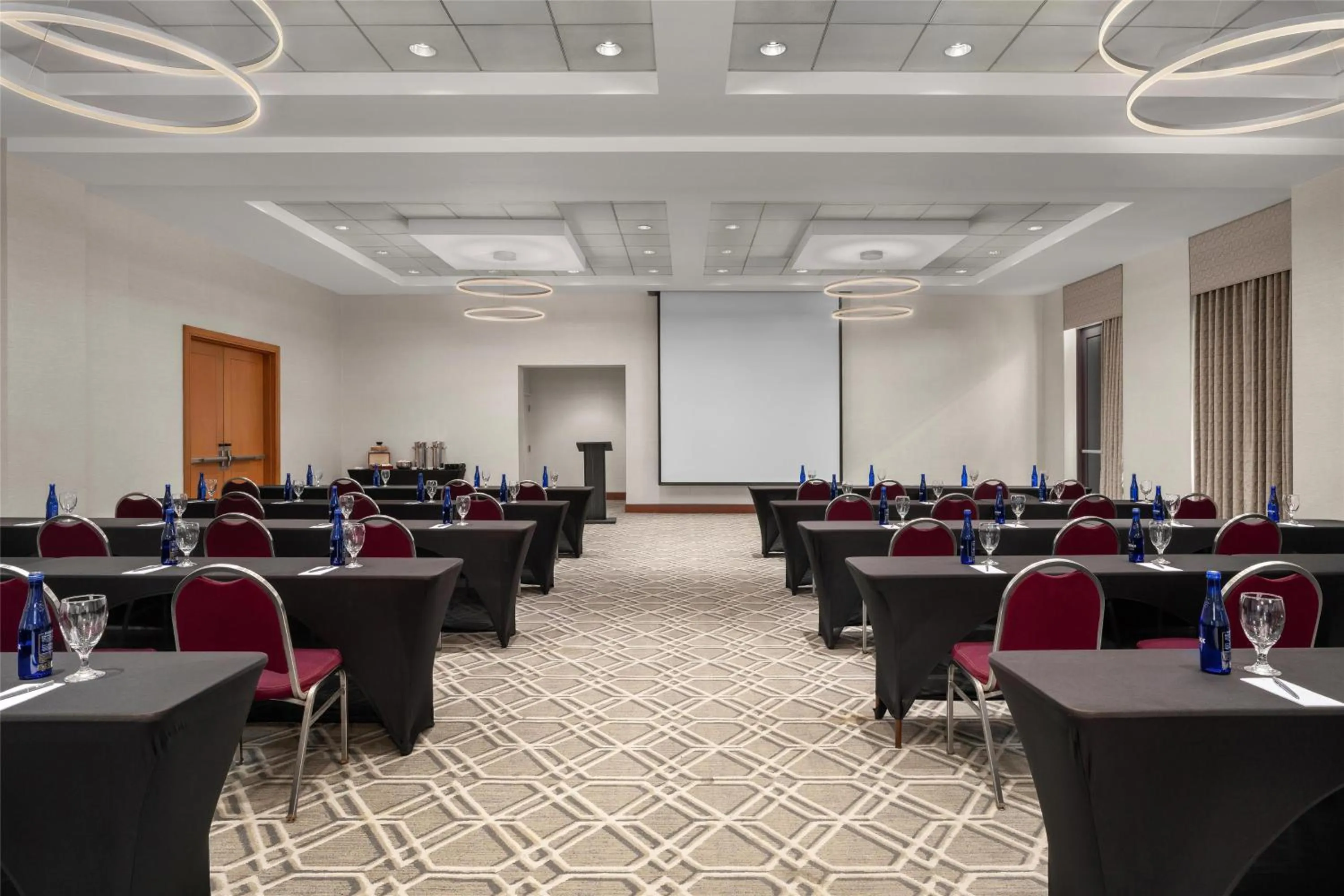 Meeting/conference room in Embassy Suites Boston at Logan Airport