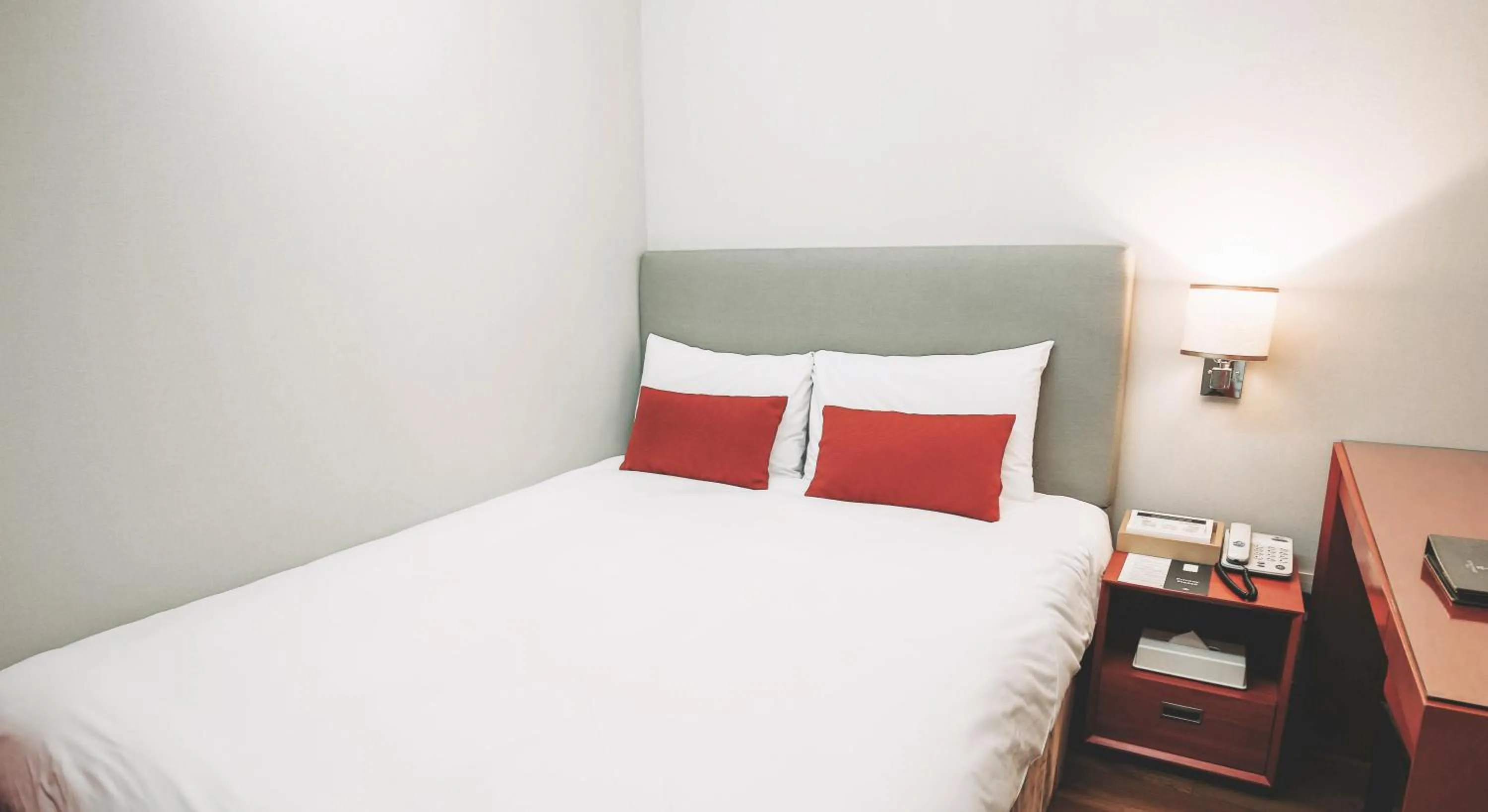 Photo of the whole room, Bed in Hotel Prince Seoul