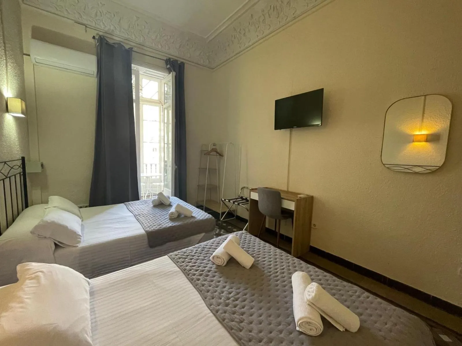 Bed in Hostal Balmes Centro