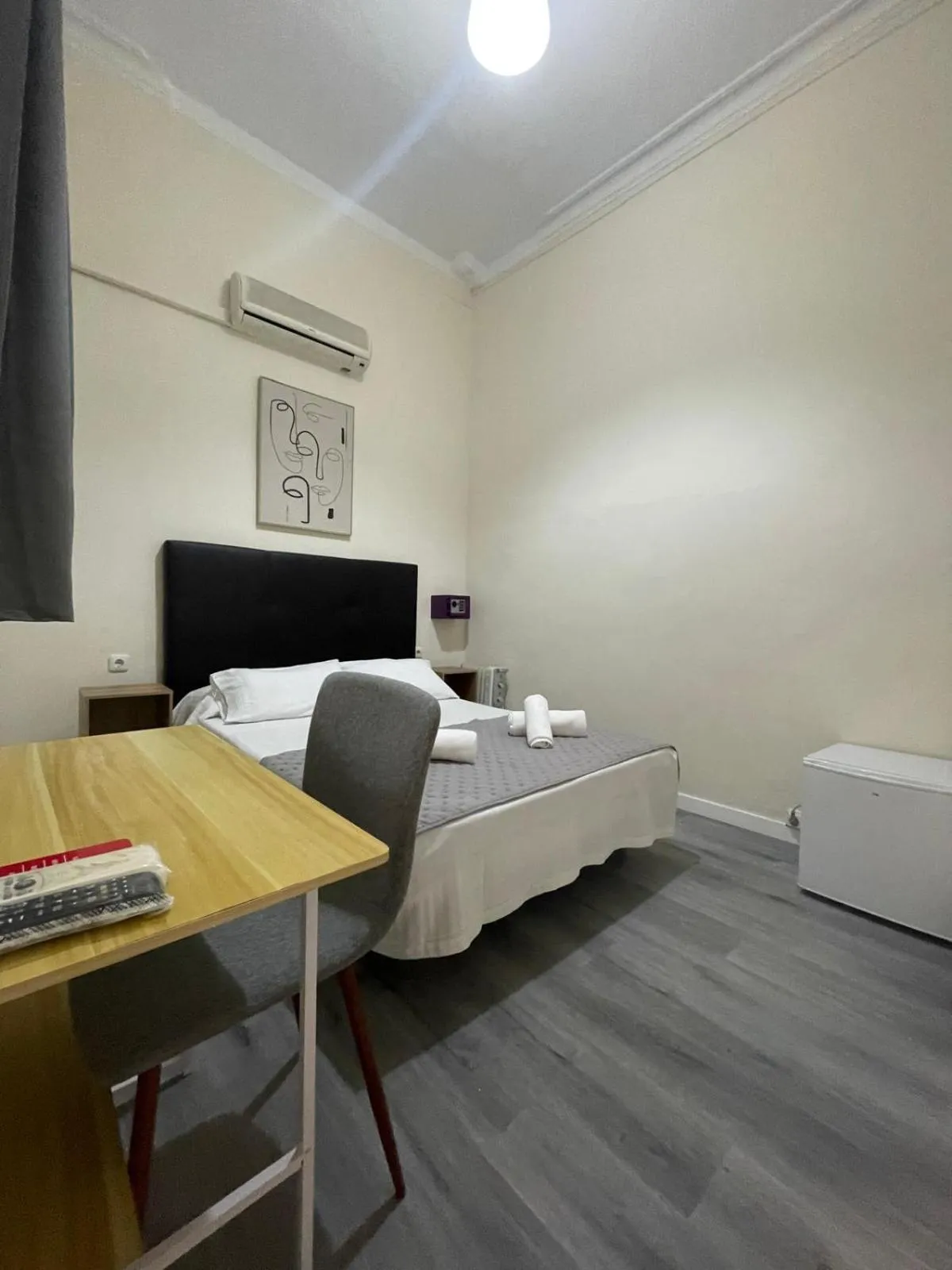 Bed in Hostal Balmes Centro