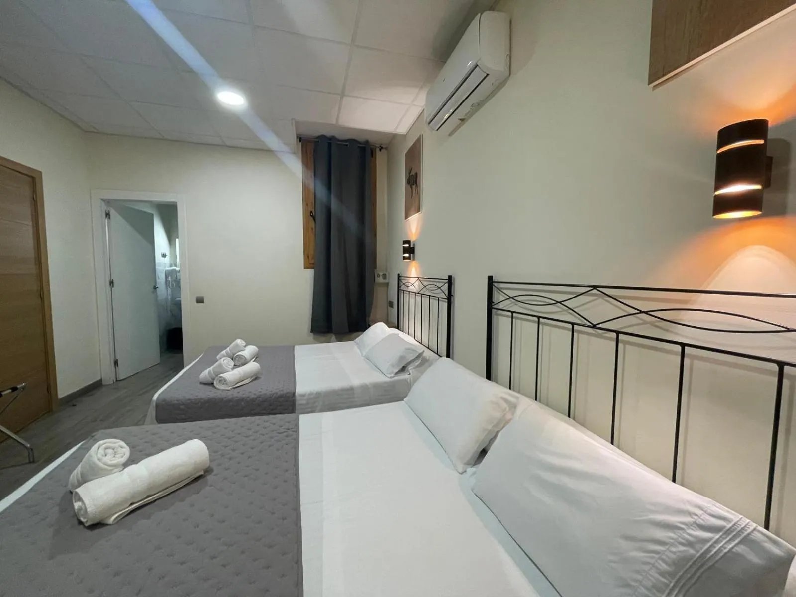 Bed in Hostal Balmes Centro