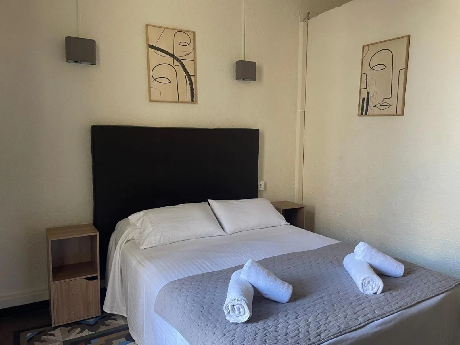 Bed in Hostal Balmes Centro