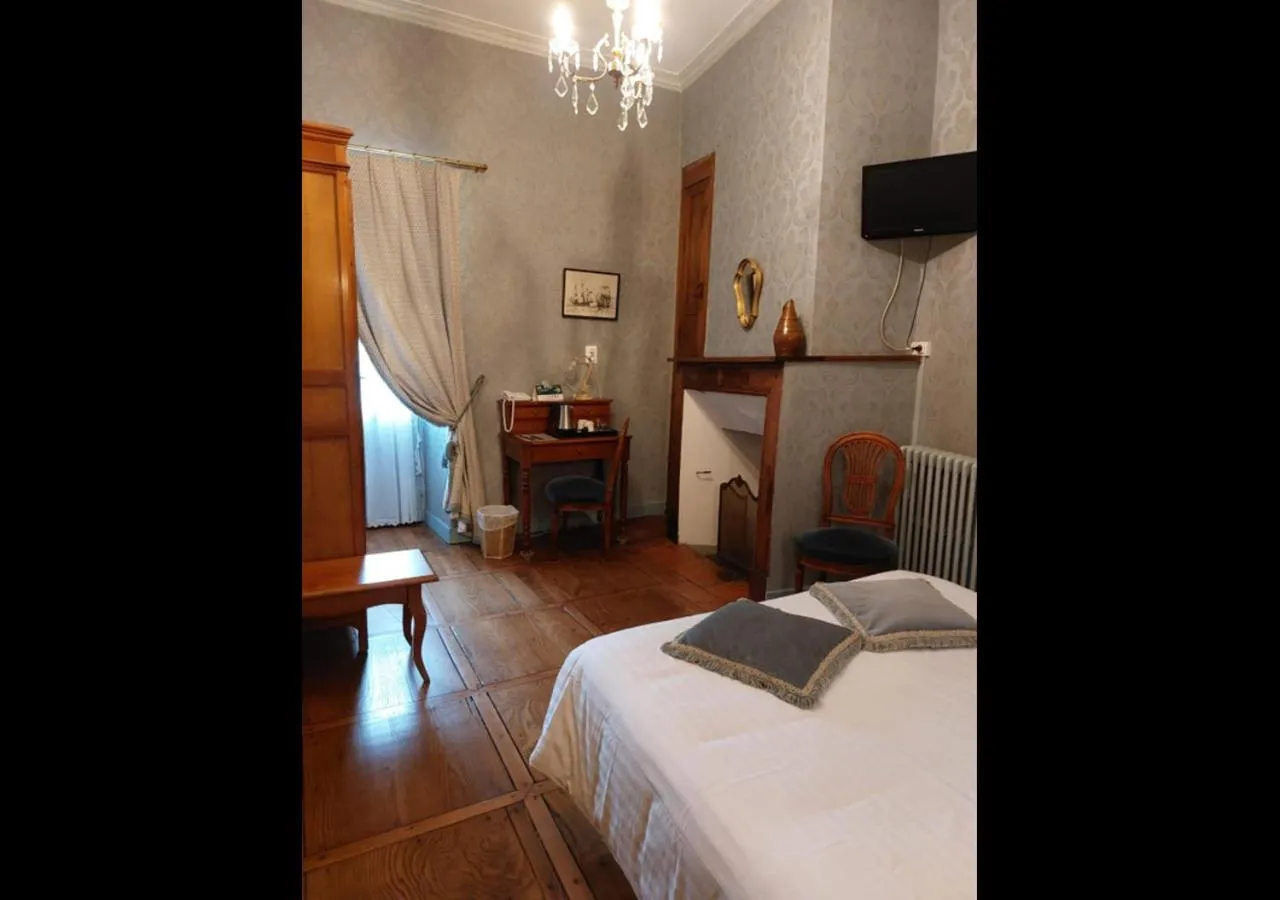 Bed in Logis Hôtel Beau Site