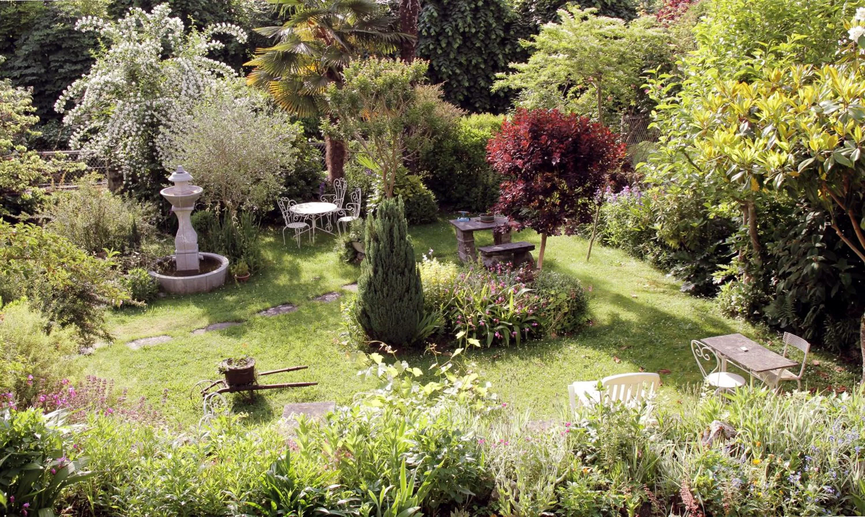 Garden in Logis Hôtel Beau Site