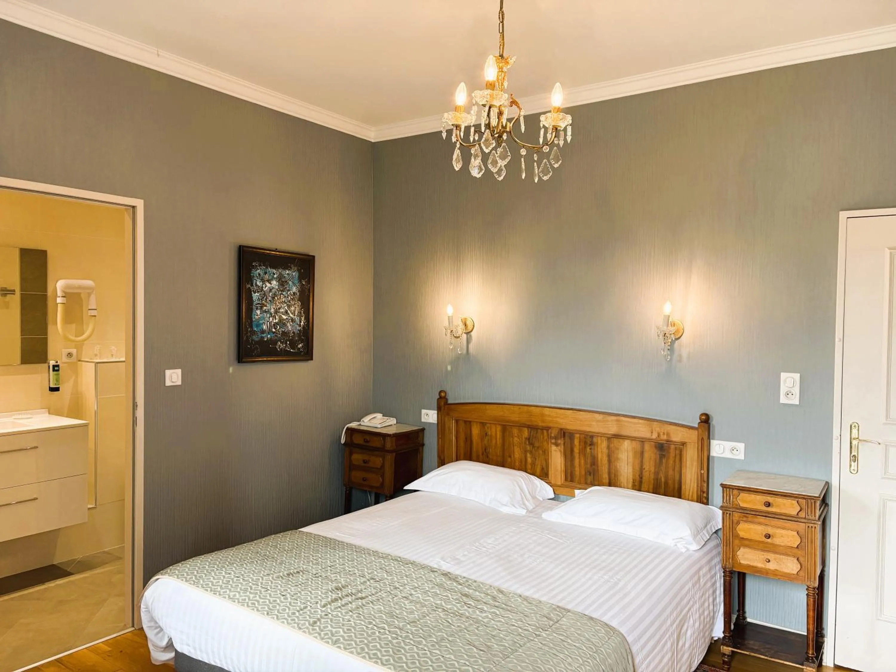 Bed in Logis Hôtel Beau Site