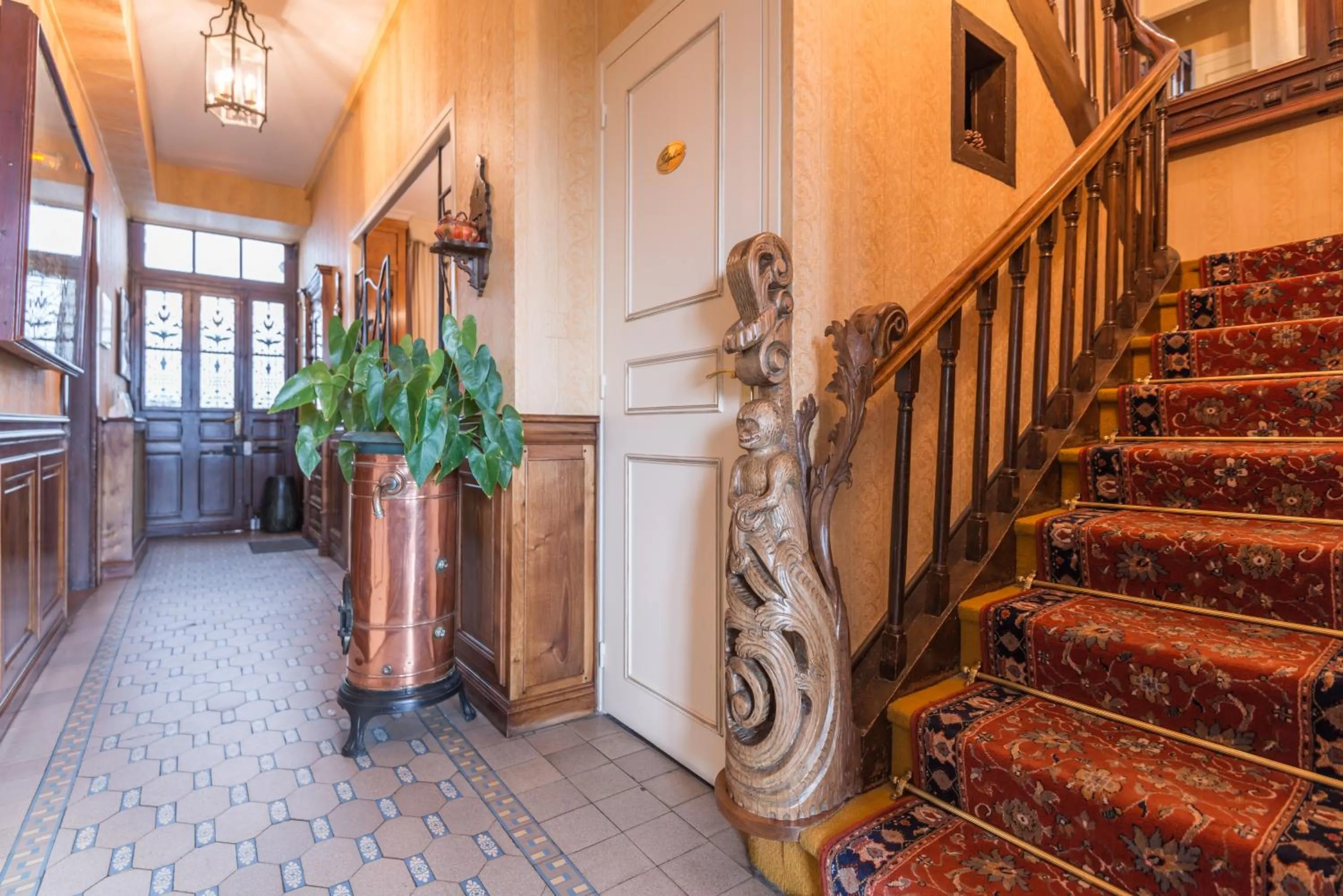 Lobby or reception in Logis Hôtel Beau Site