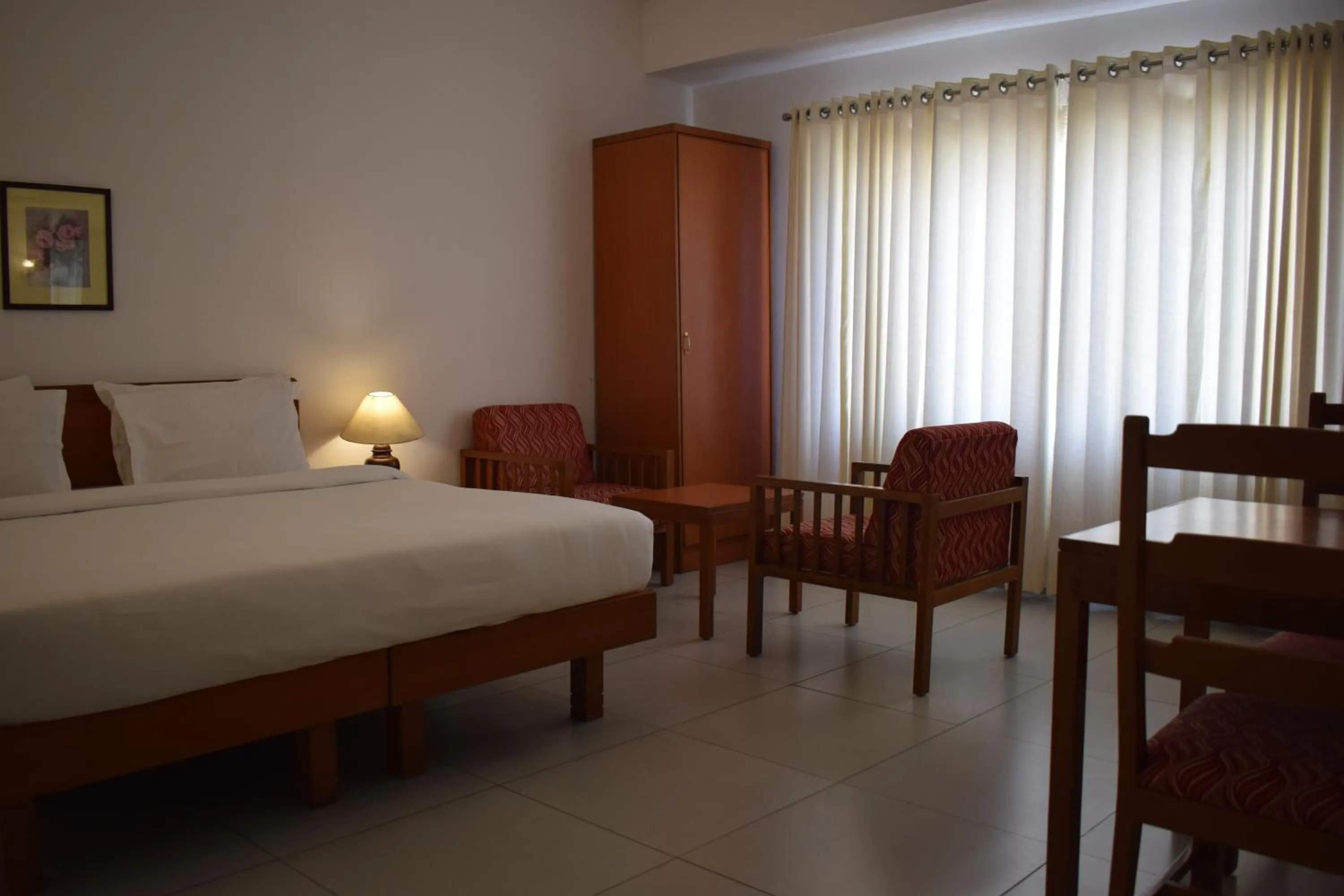 Dining area in Abad Metro