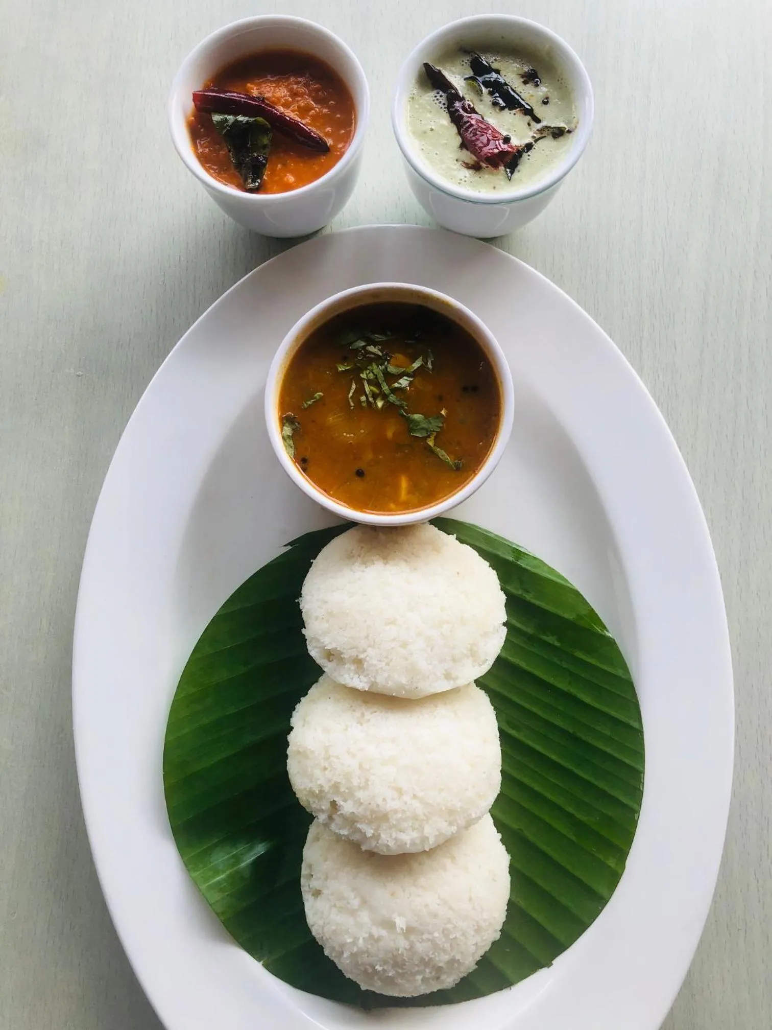 Breakfast in Abad Metro