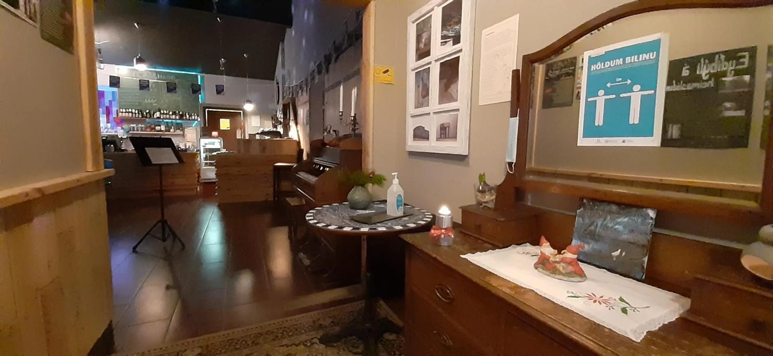 Restaurant/places to eat in Tehúsið Hostel