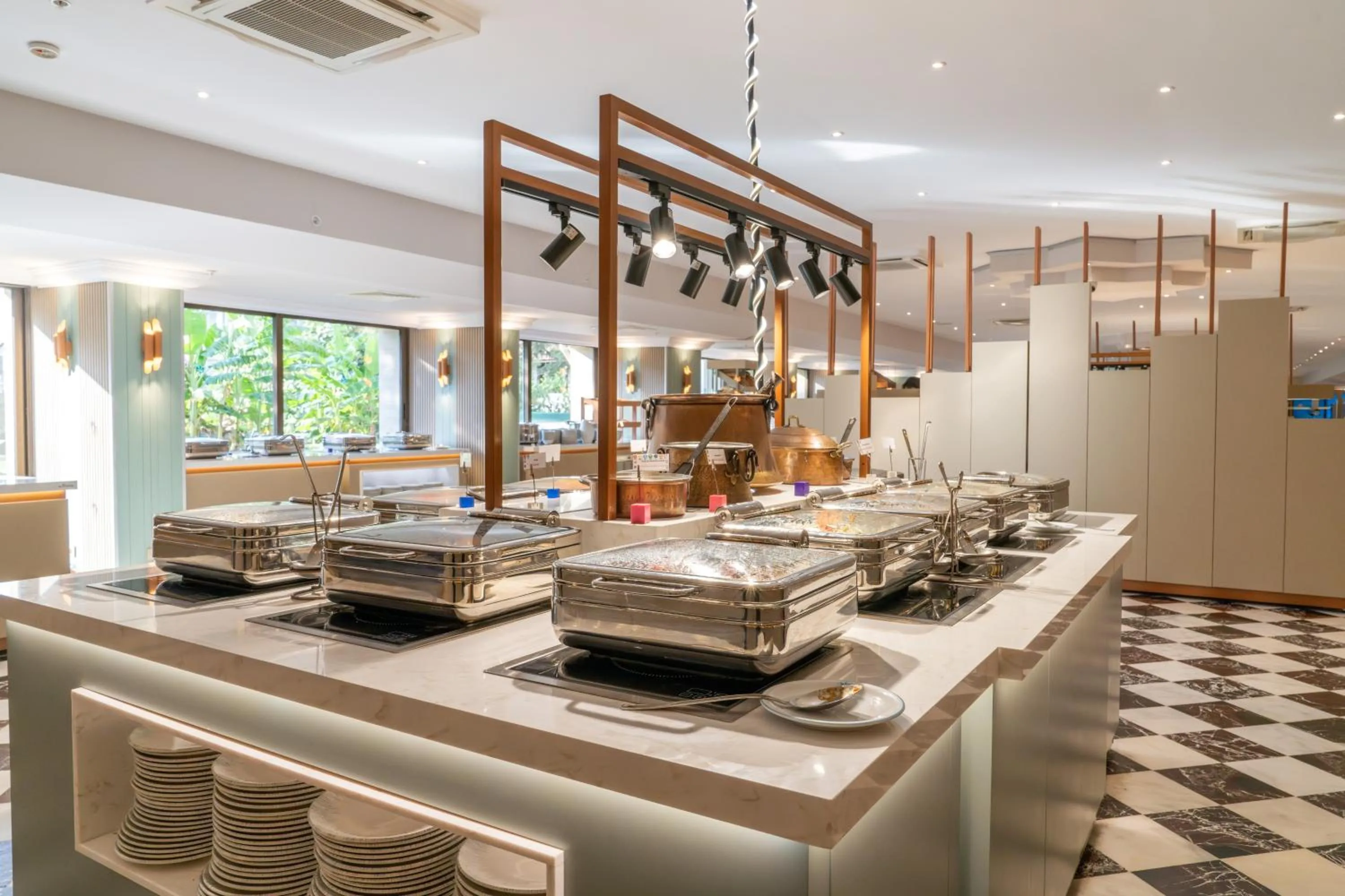 Restaurant/places to eat in Hotel Aqua