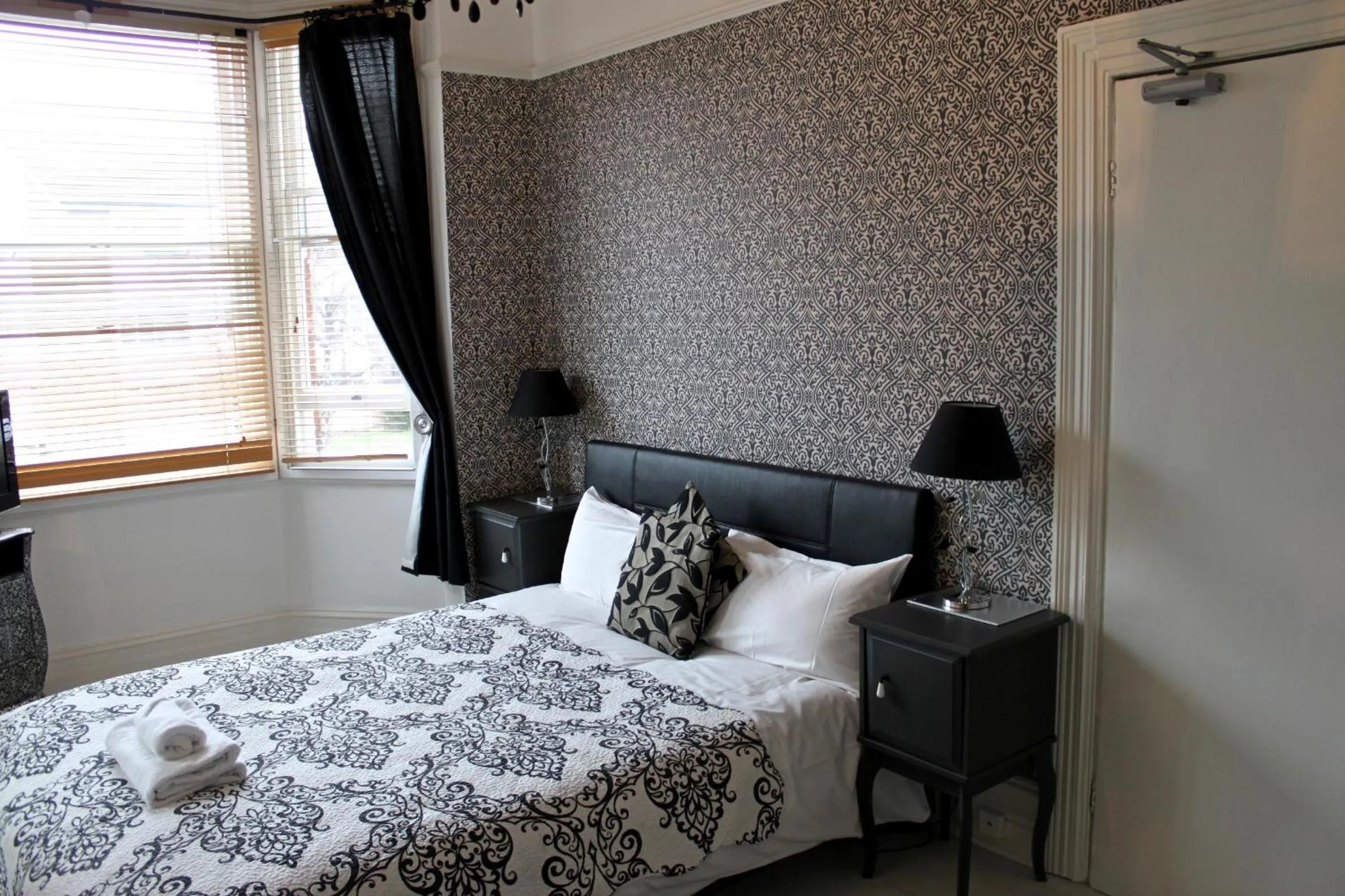 Shower, Bed in The Wimbledon Hotel