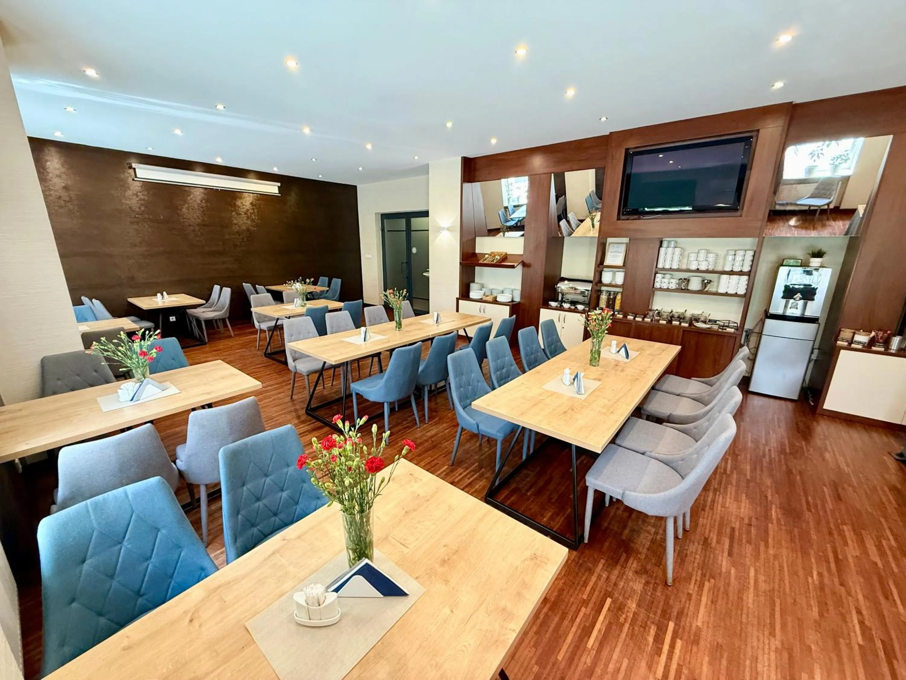 Restaurant/places to eat in Boutique Hotel's I Milionowa