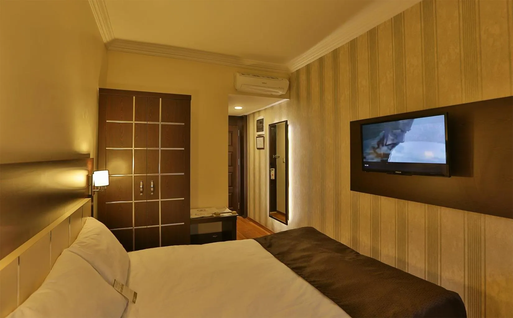 Photo of the whole room, Bed in Gaziantep Garni Hotel