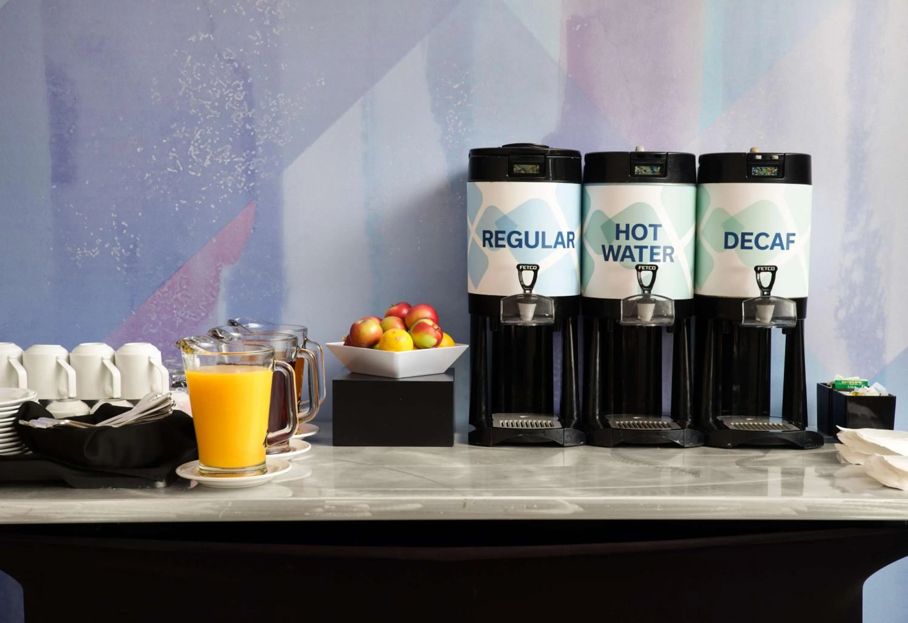 Dining area in Hilton Garden Inn Boston-Burlington