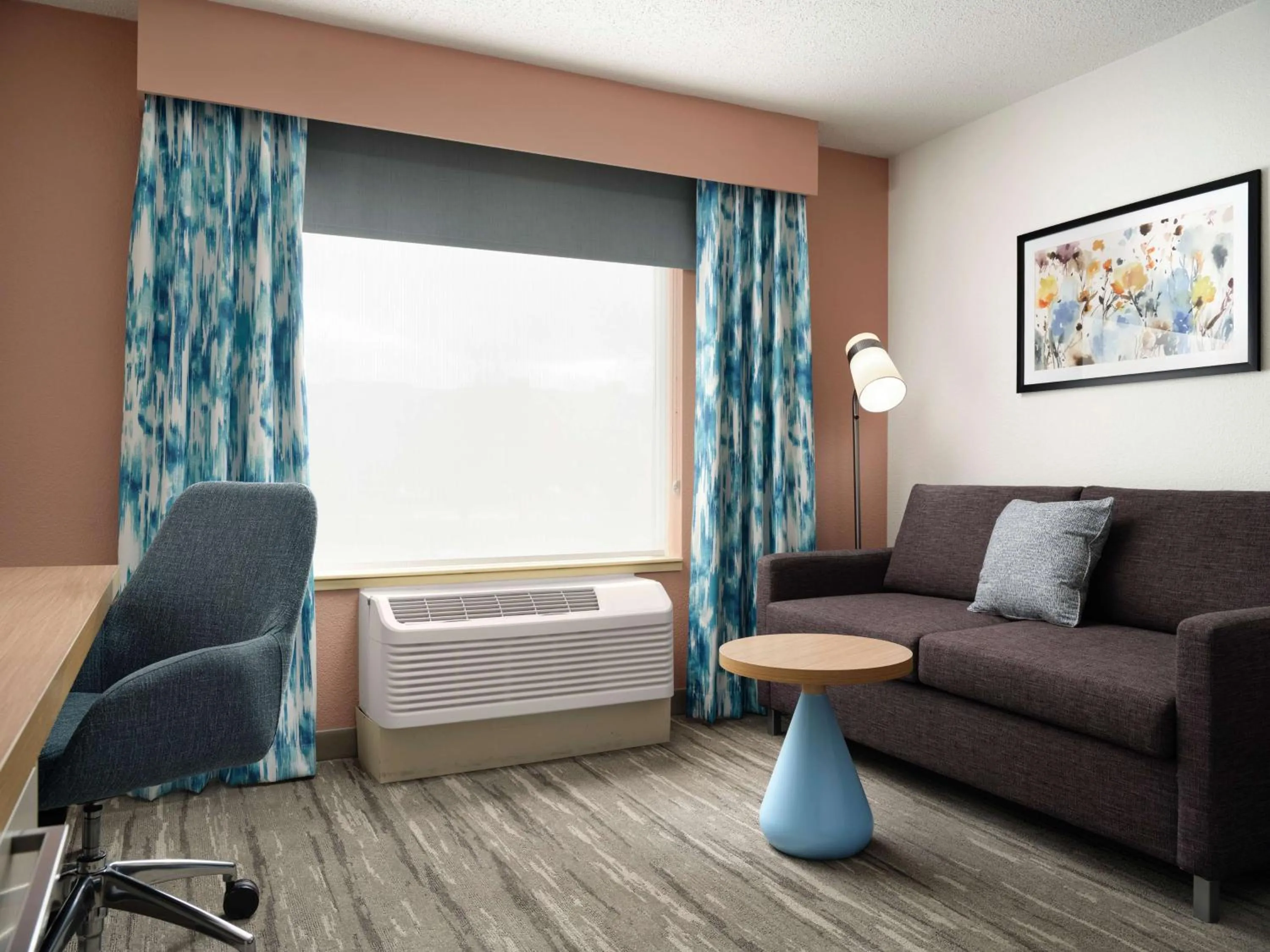 Living room in Hilton Garden Inn Boston-Burlington