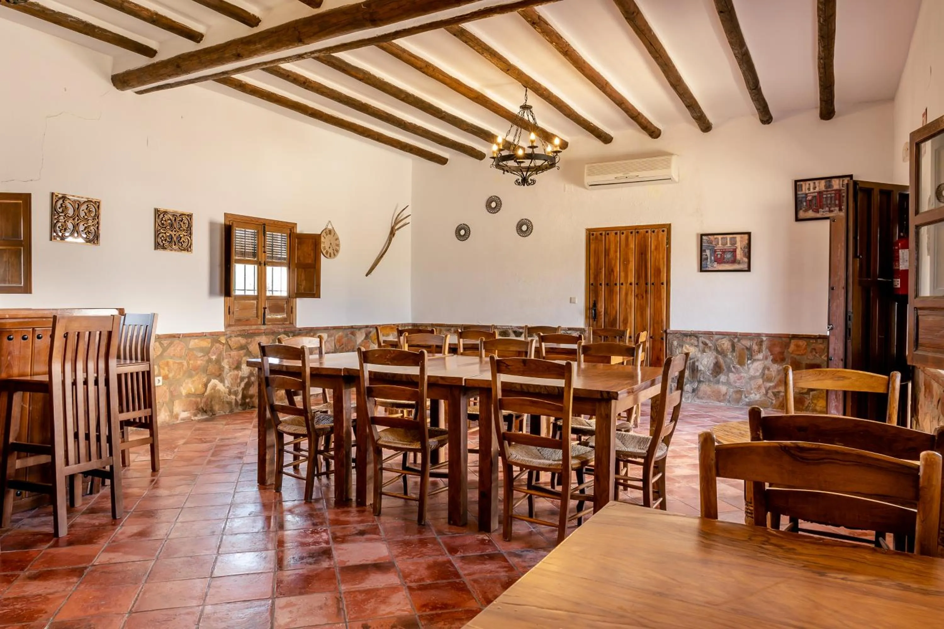 Restaurant/places to eat in Cortijo La Presa