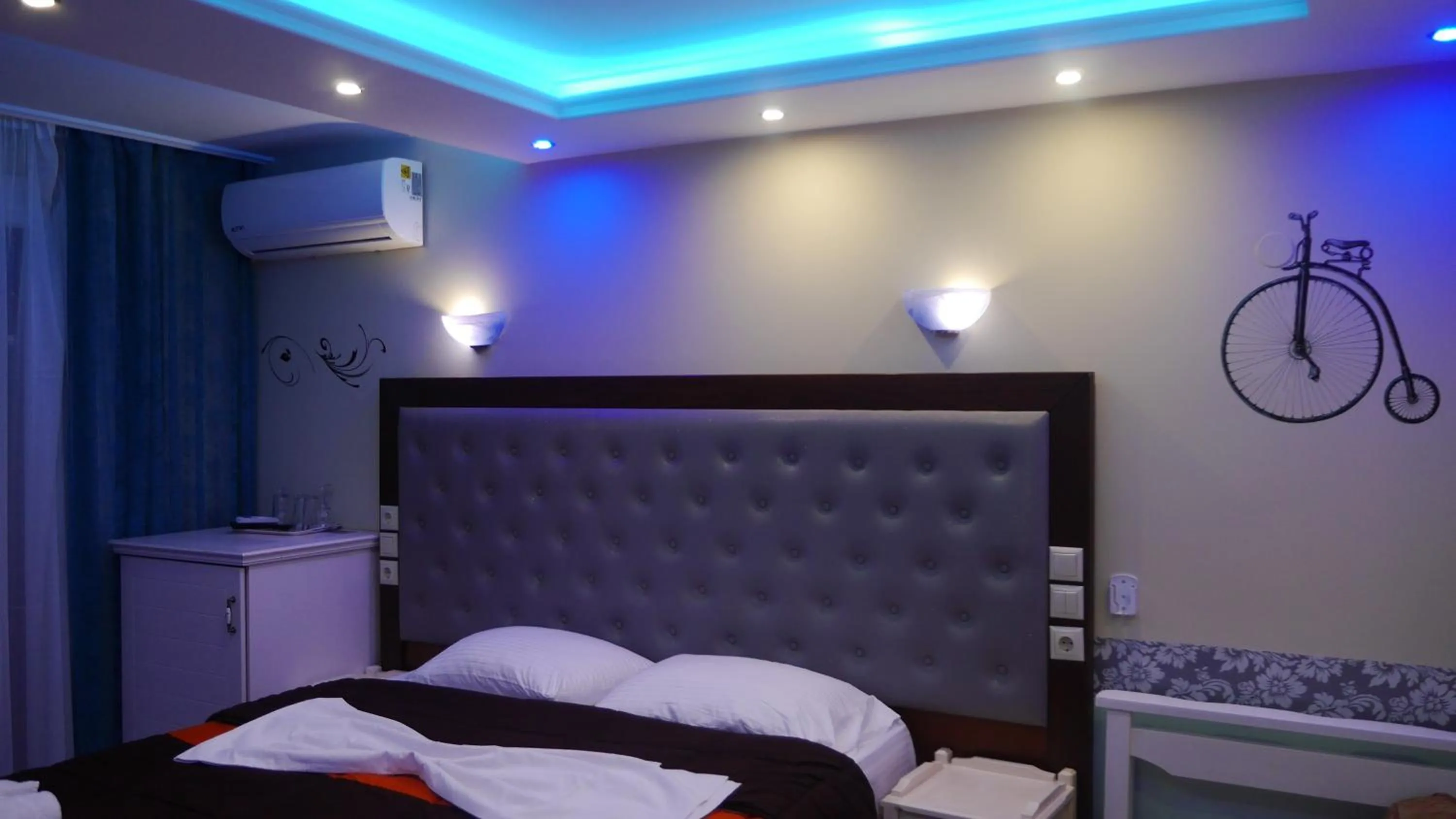 Bedroom, Bed in Blue Sea Beach Hotel