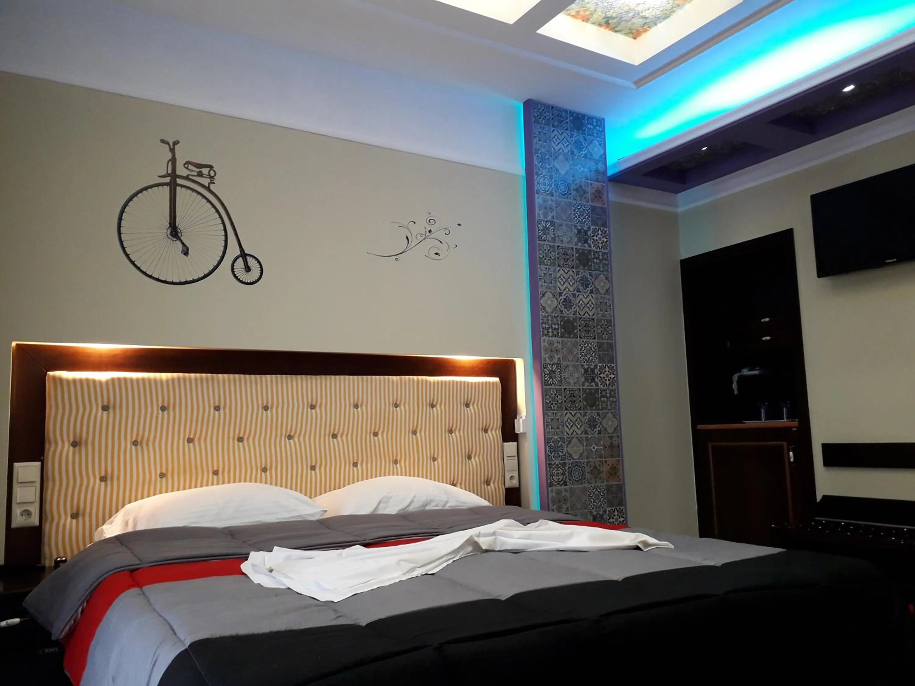 Bedroom, Bed in Blue Sea Beach Hotel