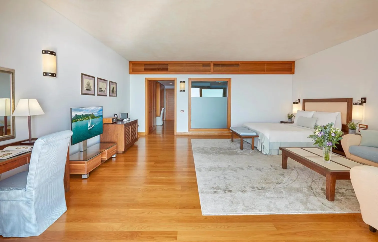 Photo of the whole room in Grand Resort Lagonissi