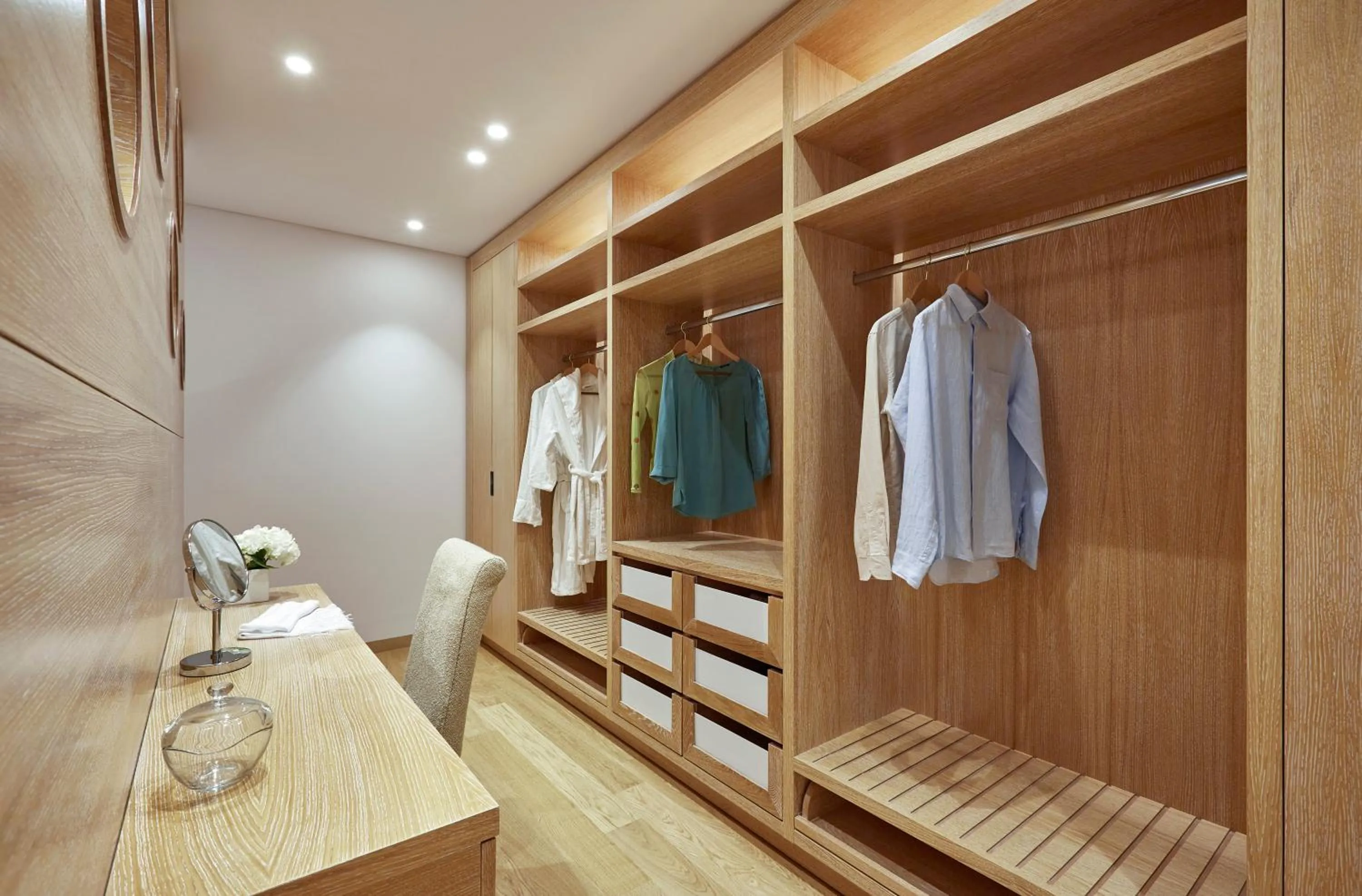 wardrobe in Grand Resort Lagonissi