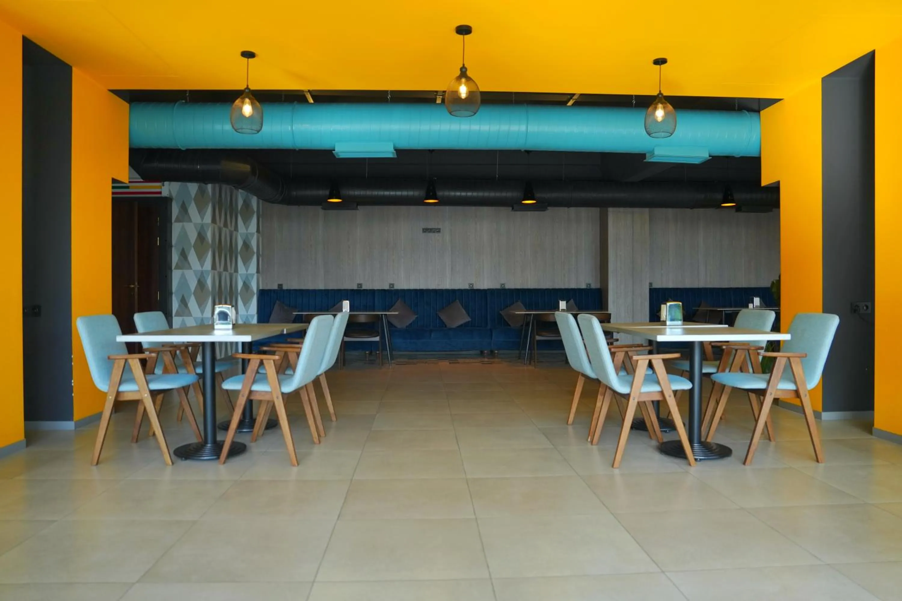 Restaurant/places to eat in 4Guest Hotel