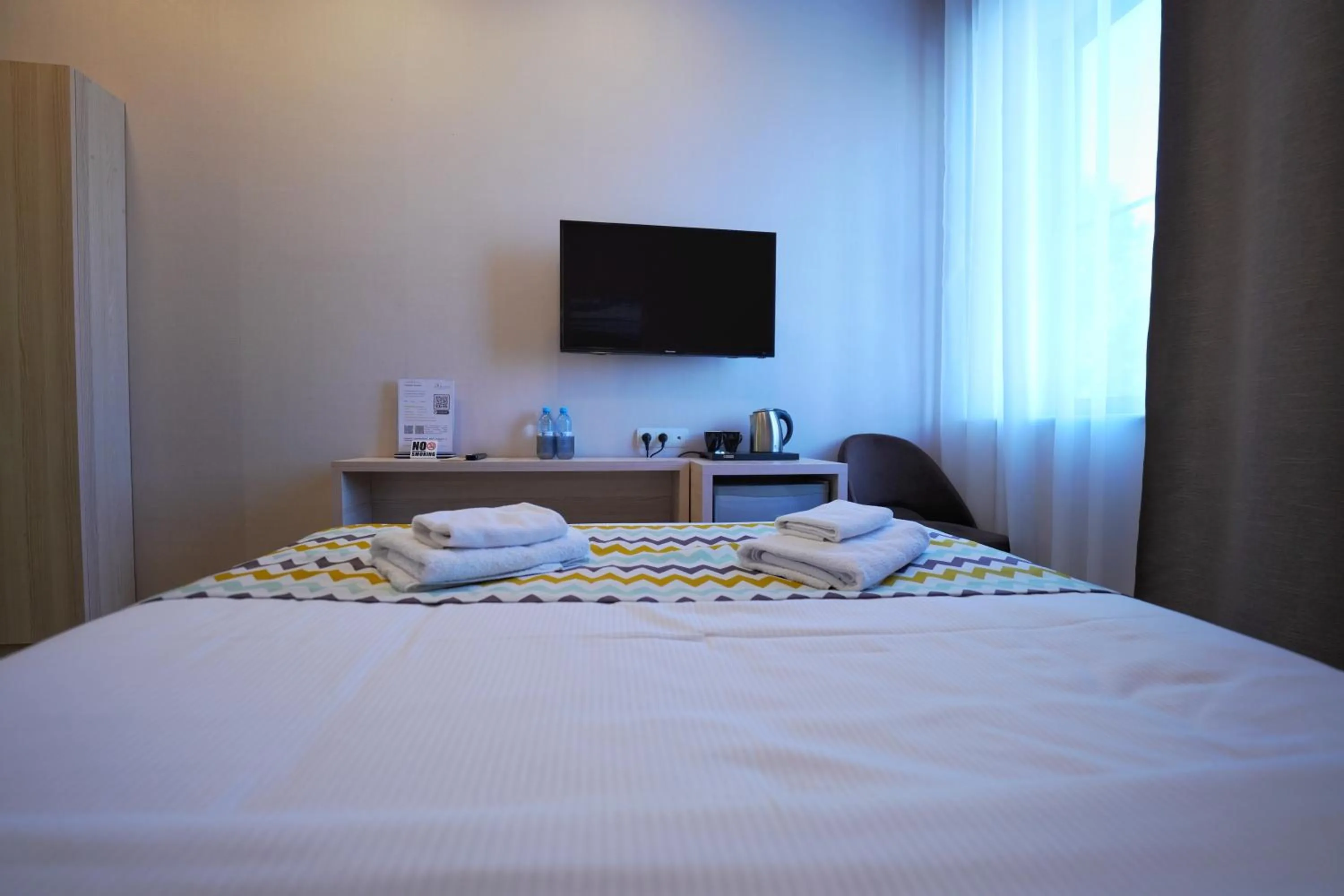 Photo of the whole room, Bed in 4Guest Hotel