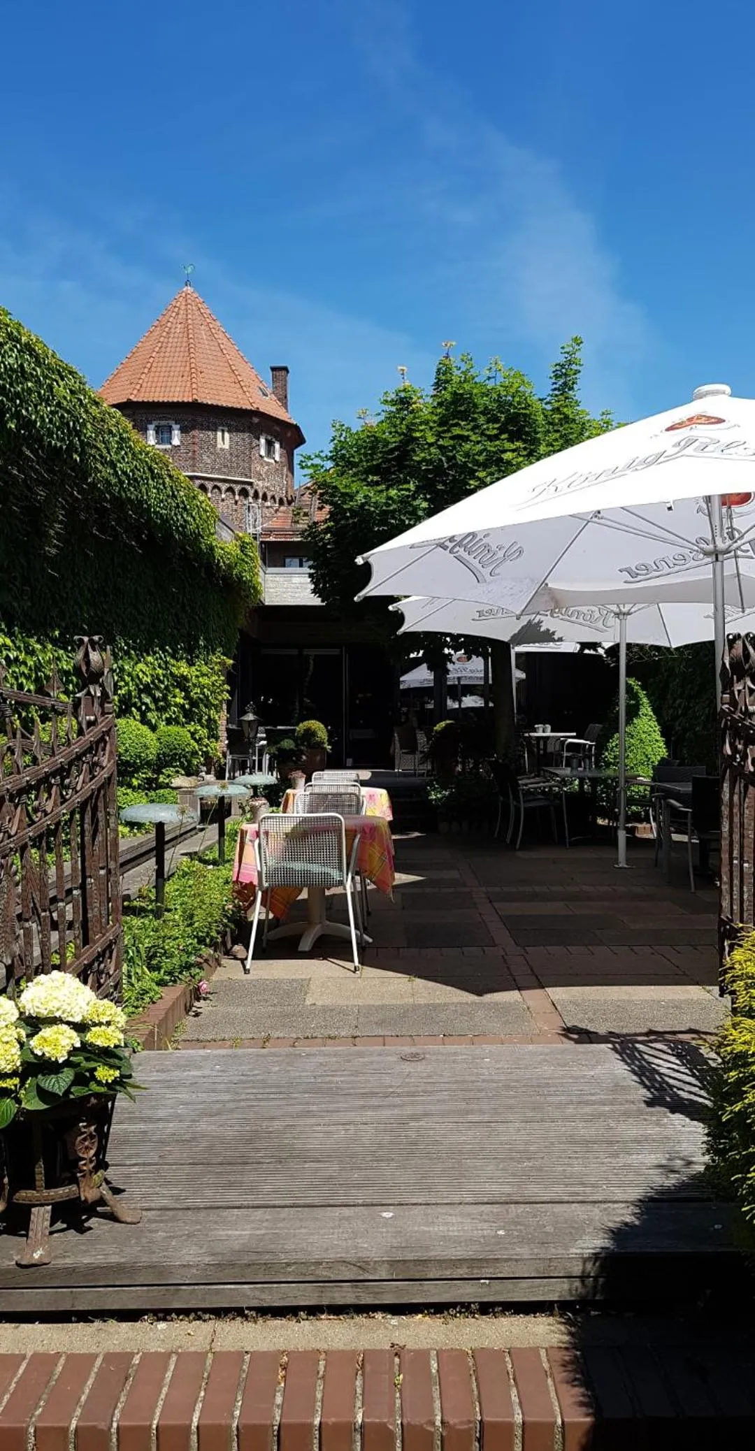 Garden in Burghotel Pass