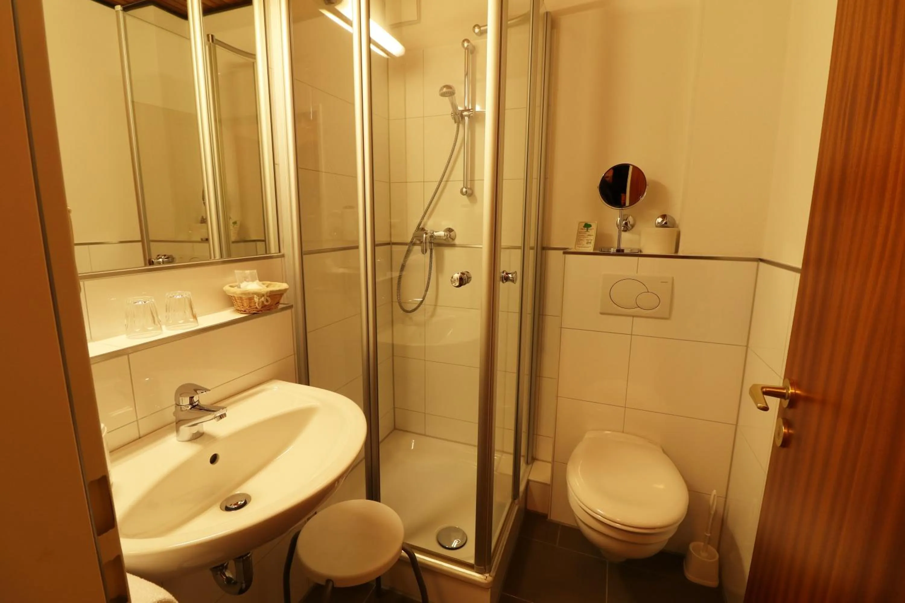 Shower in Hotel Central