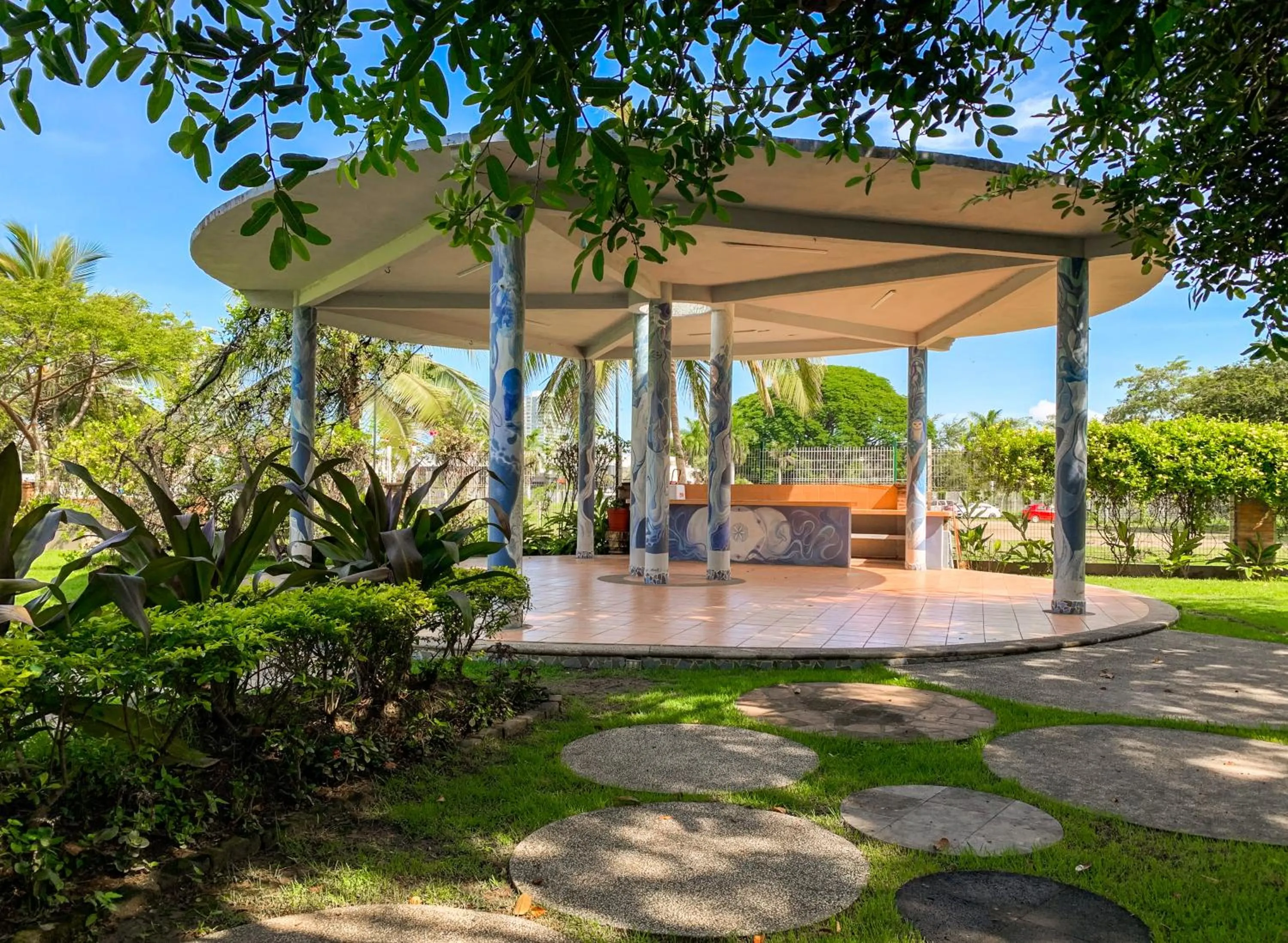 Garden in Puerto de Luna Pet Friendly and Family Suites