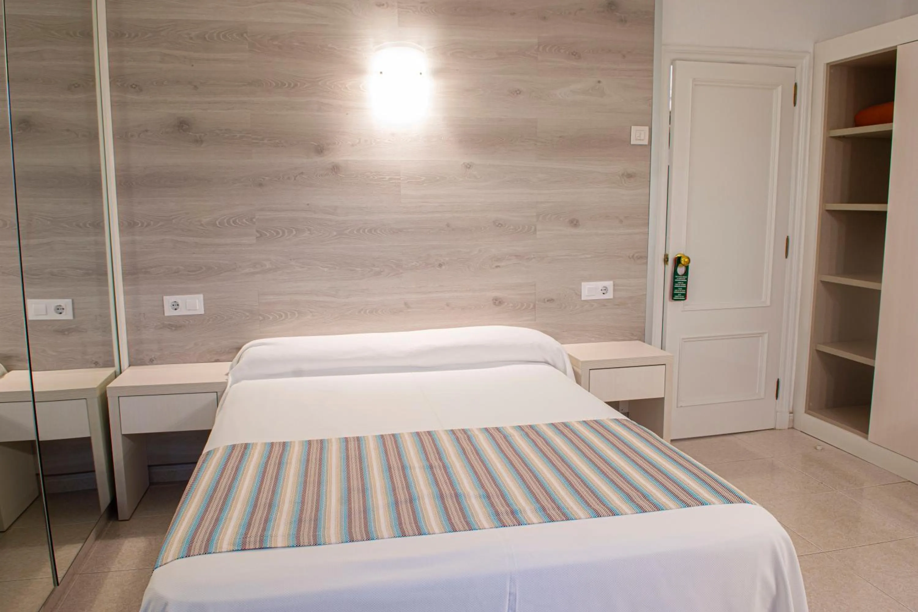 Photo of the whole room, Bed in Sa Paissa