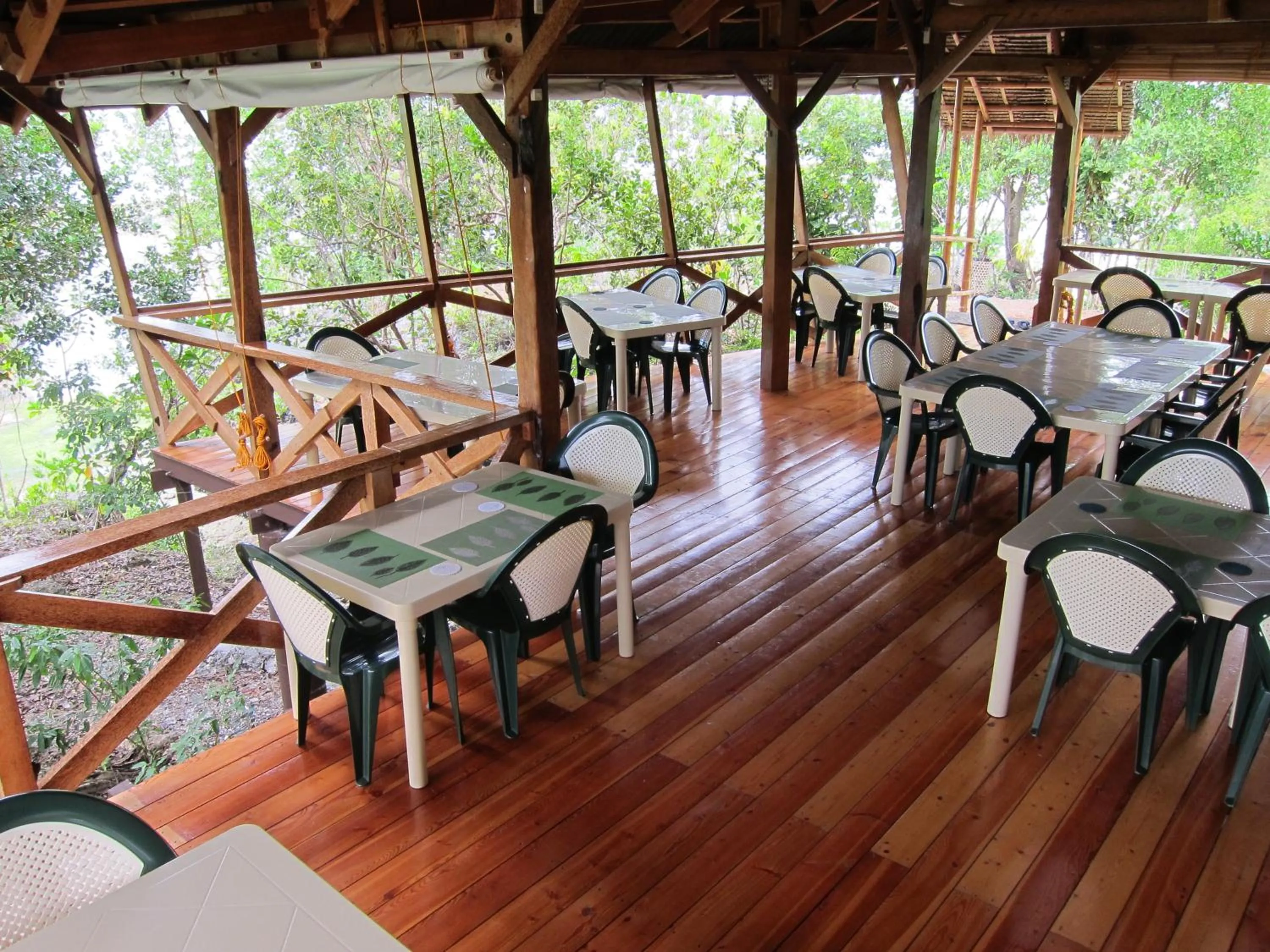 Restaurant/places to eat in Eskapo Verde Lodge Moalboal