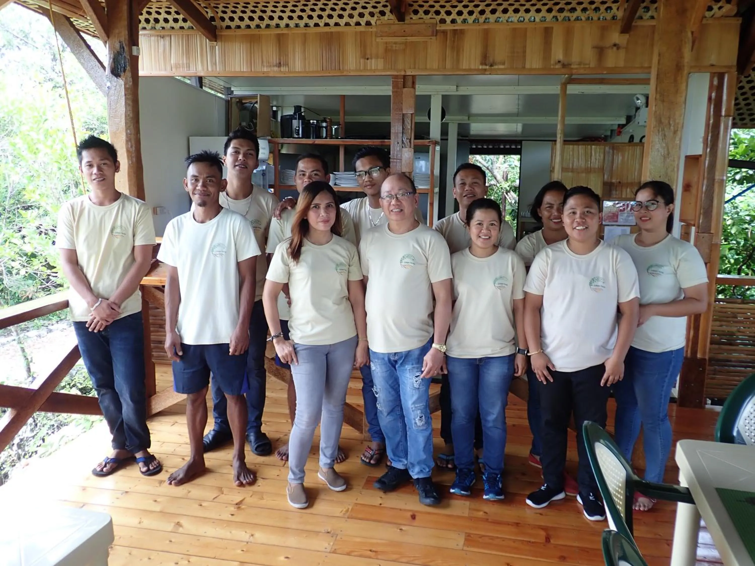 Staff in Eskapo Verde Lodge Moalboal