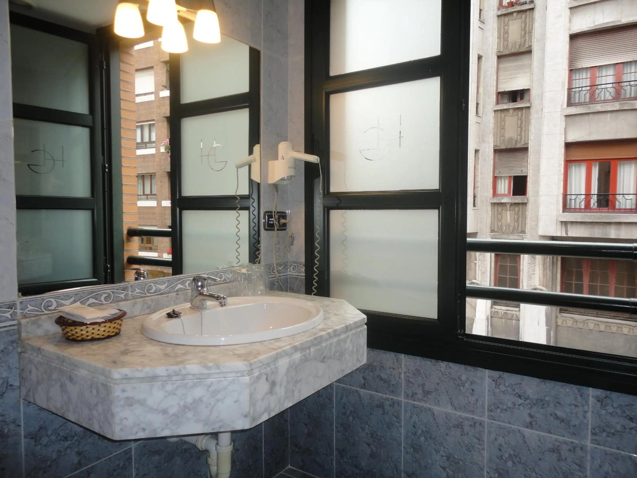 Bathroom in Hotel Gijon