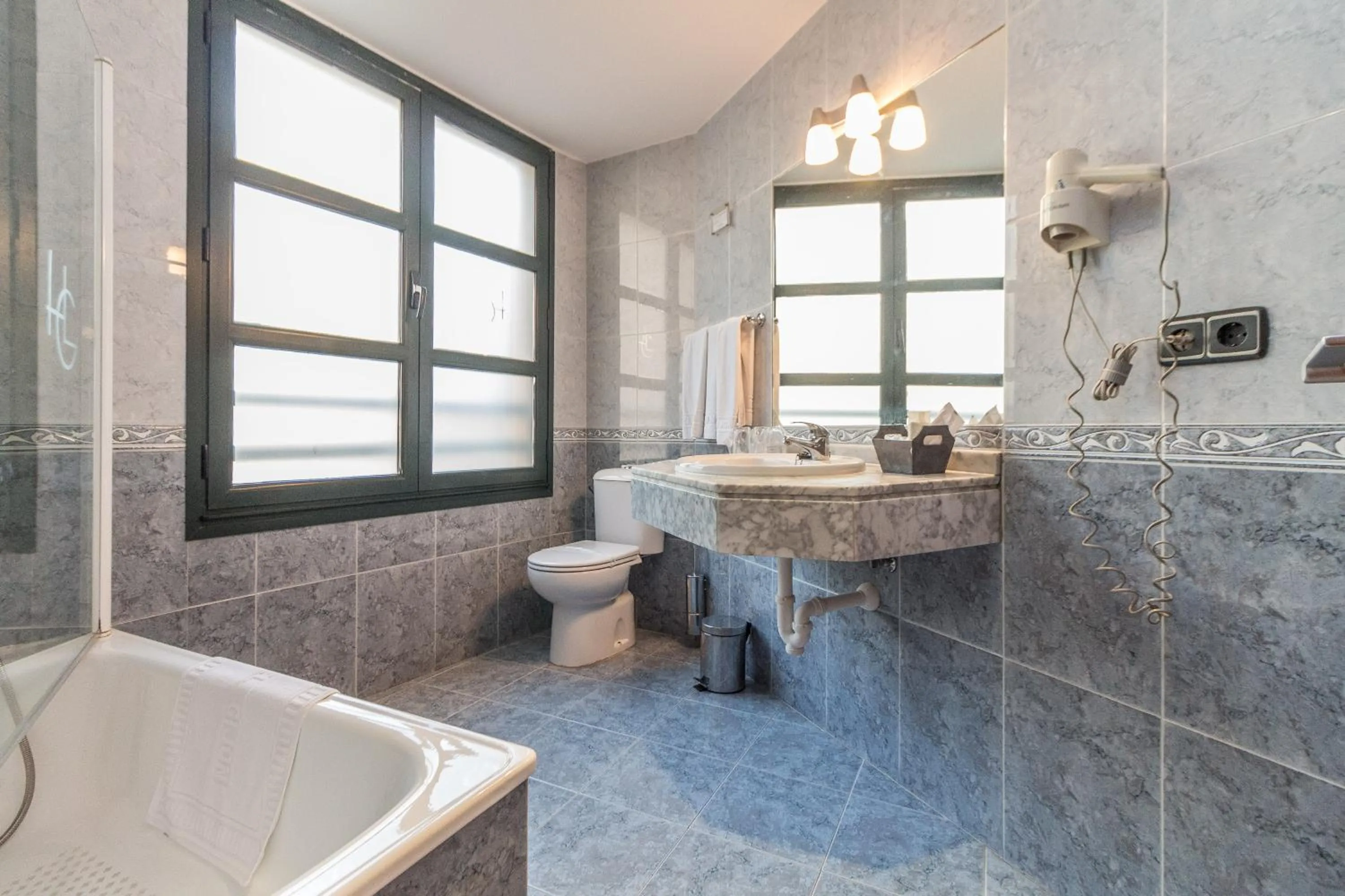 Bathroom in Hotel Gijon