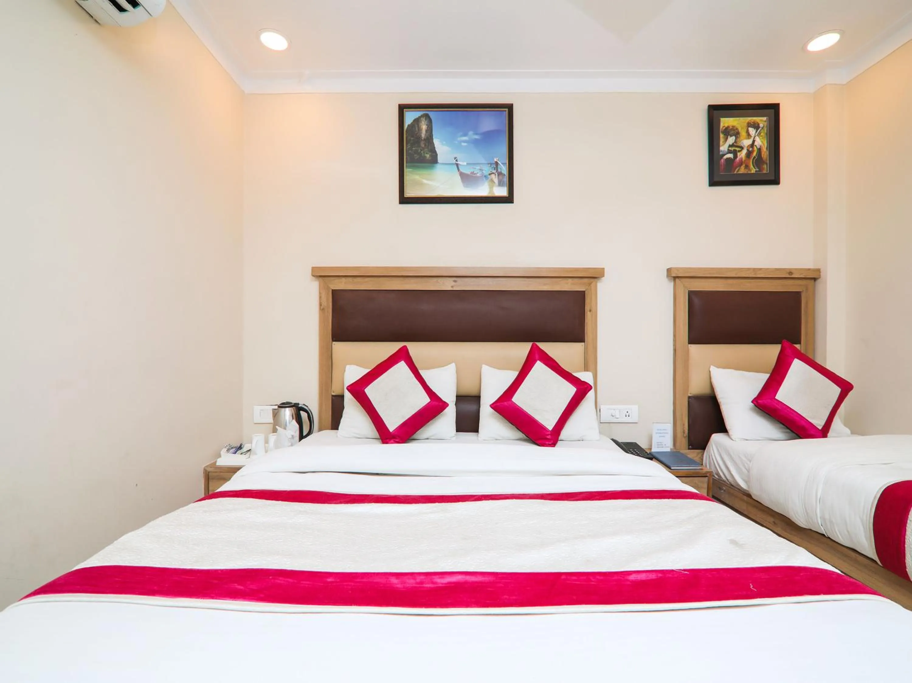 Bedroom, Bed in Hotel Amar International