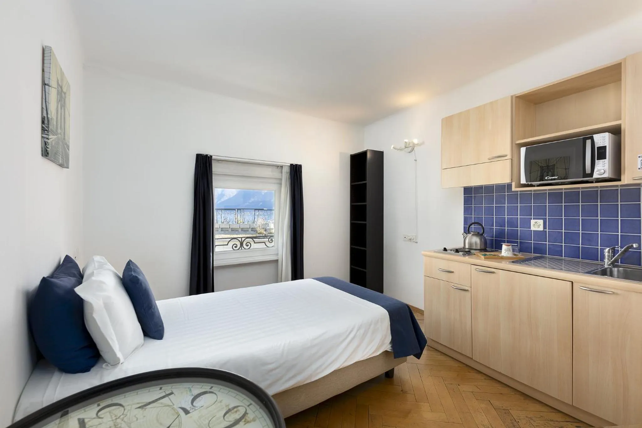 Coffee/tea facilities, Bed in GuestHouse Lugano Center by LR