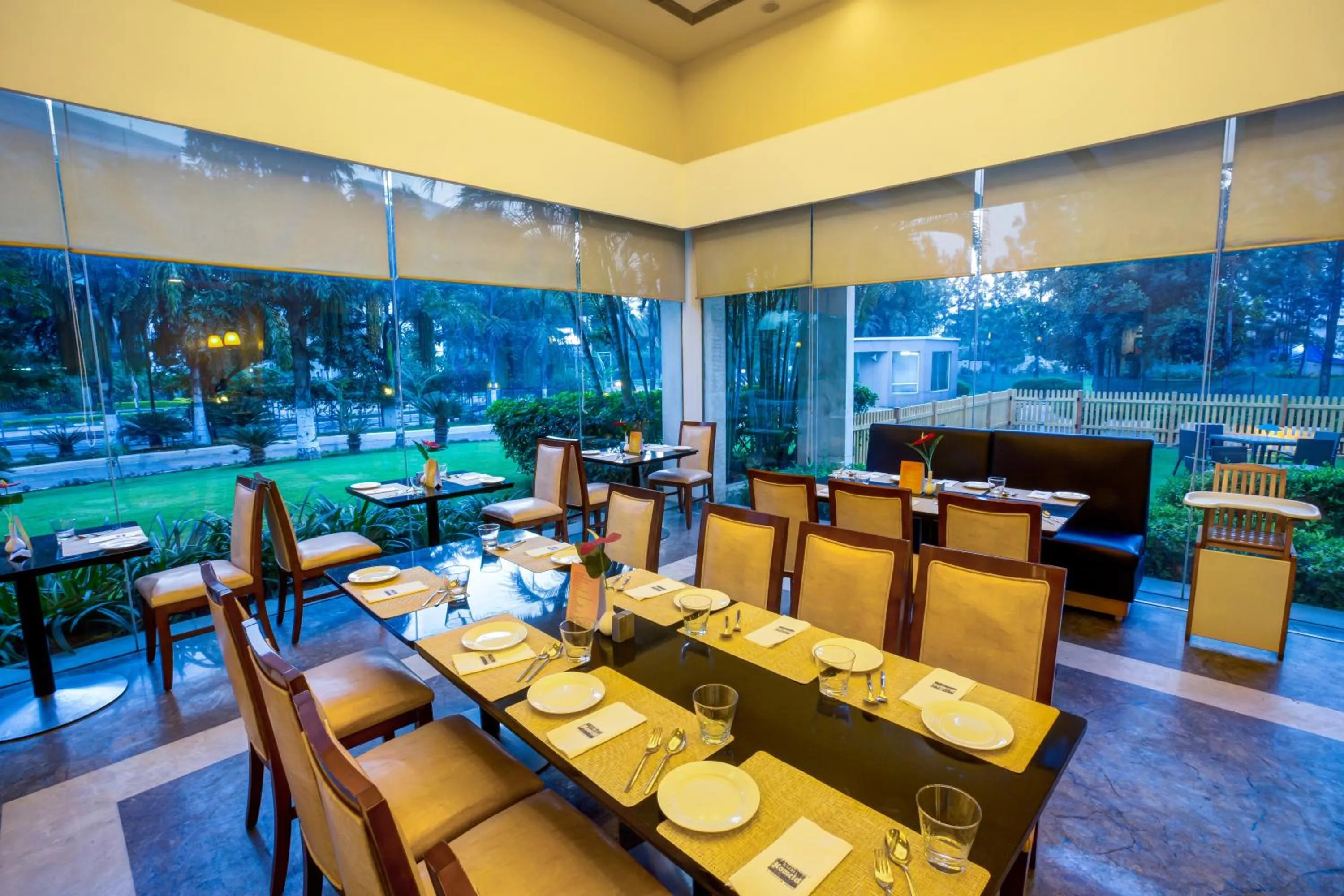 Restaurant/places to eat in Radha Hometel