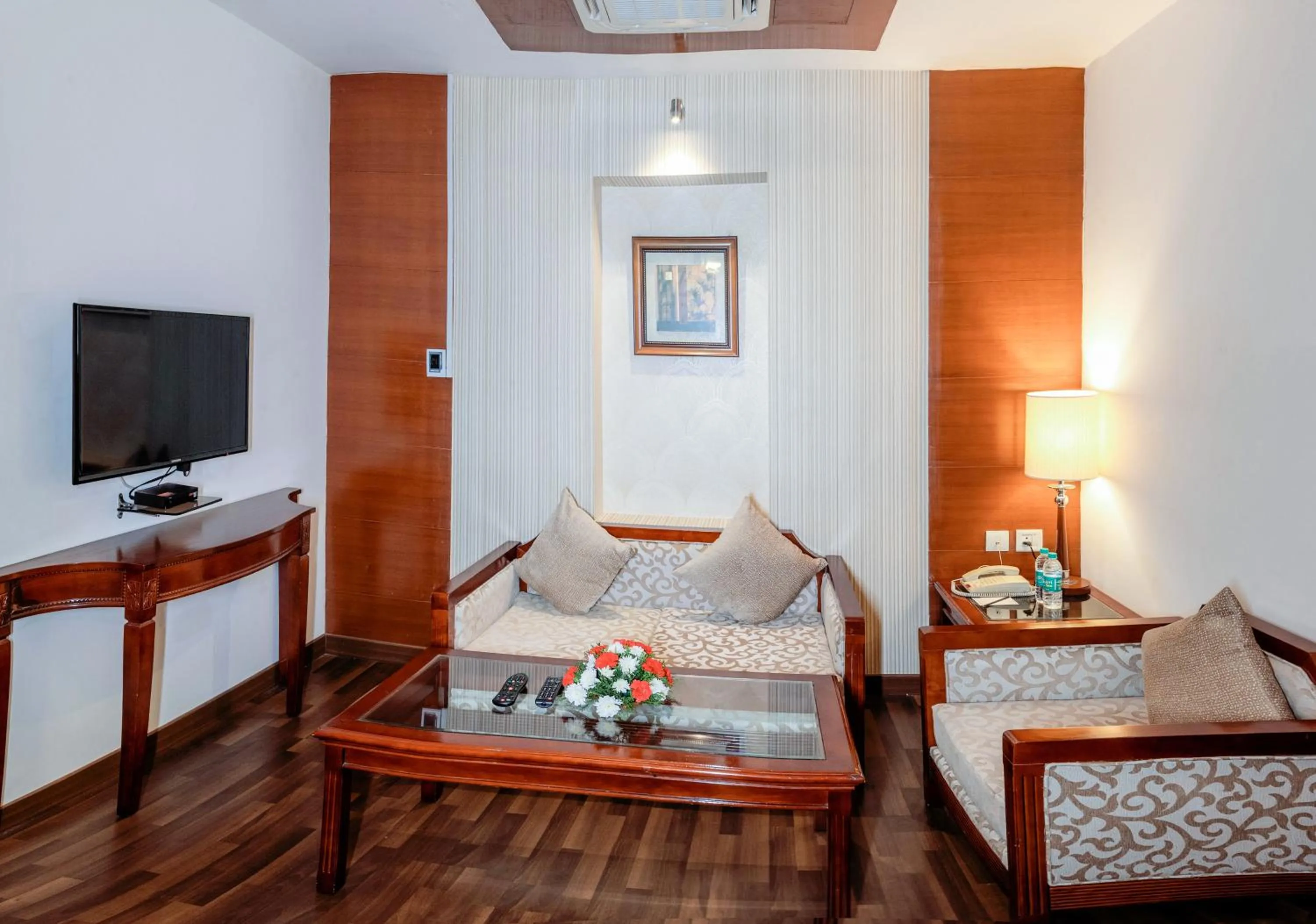 Communal lounge/ TV room, Bed in Fortune JP Palace, Mysore - Member ITC Hotels' Group
