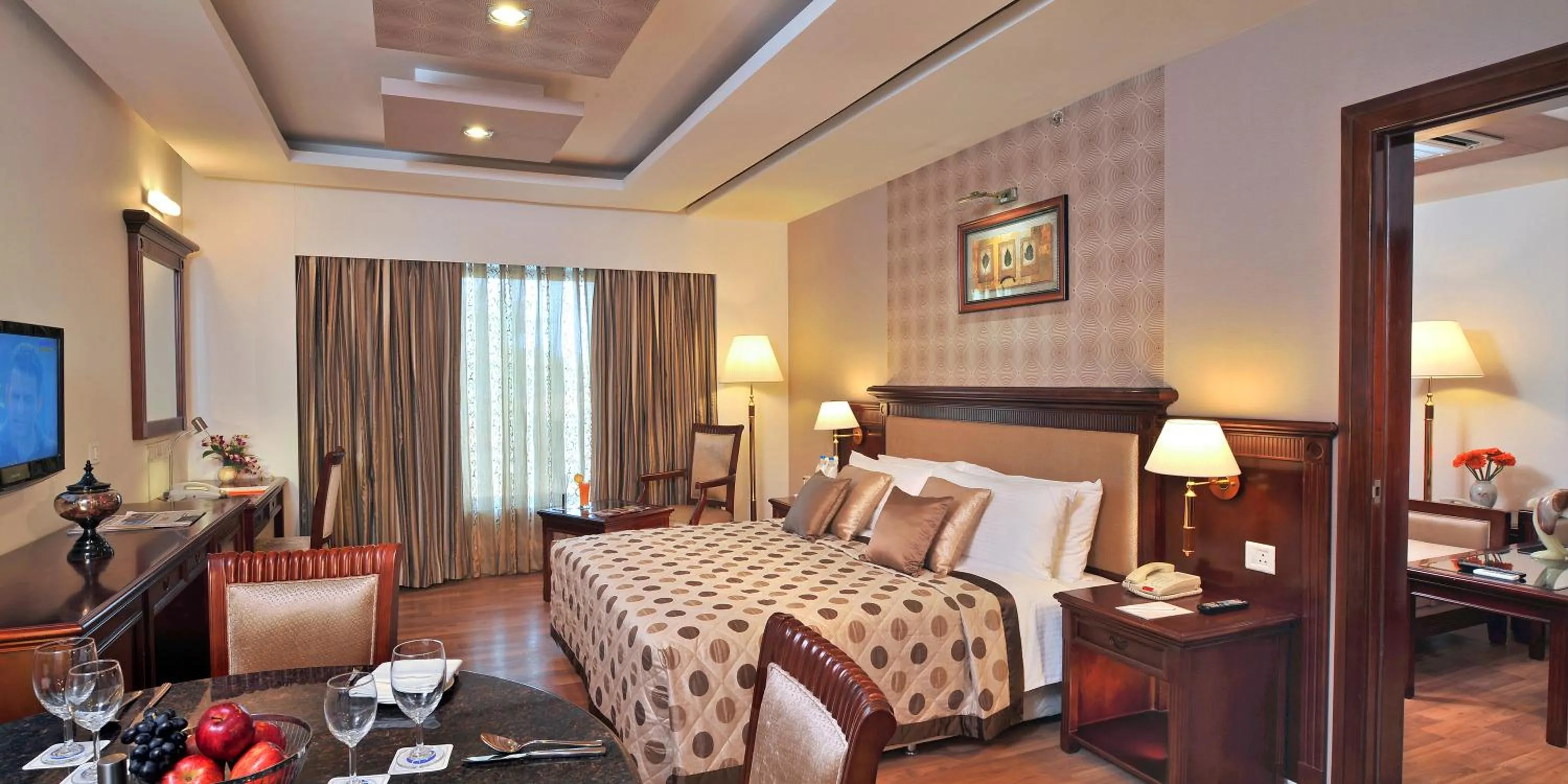 Photo of the whole room, Bed in Fortune JP Palace, Mysore - Member ITC Hotels' Group