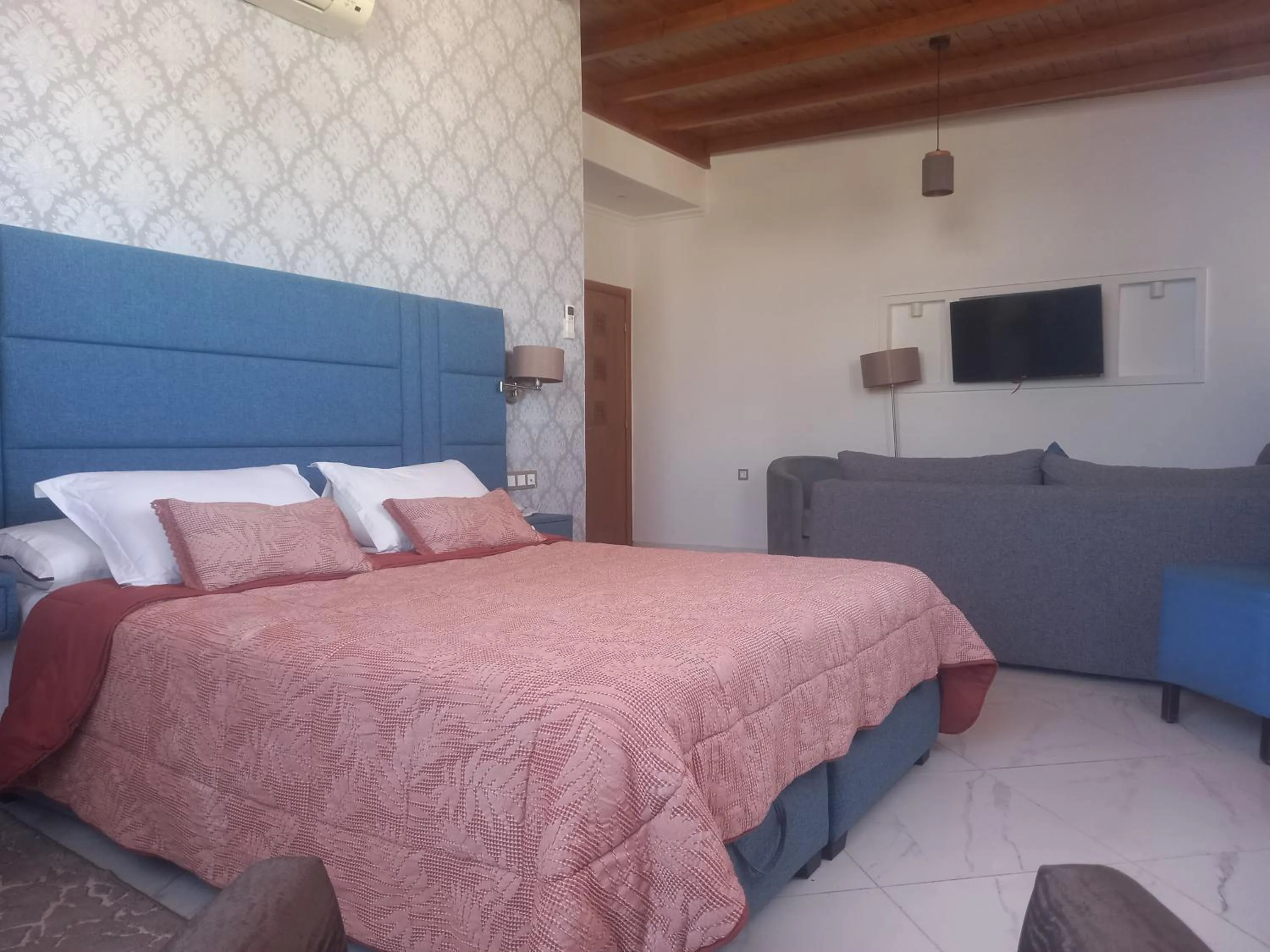 Property building, Bed in Hotel Salime Al Khozama