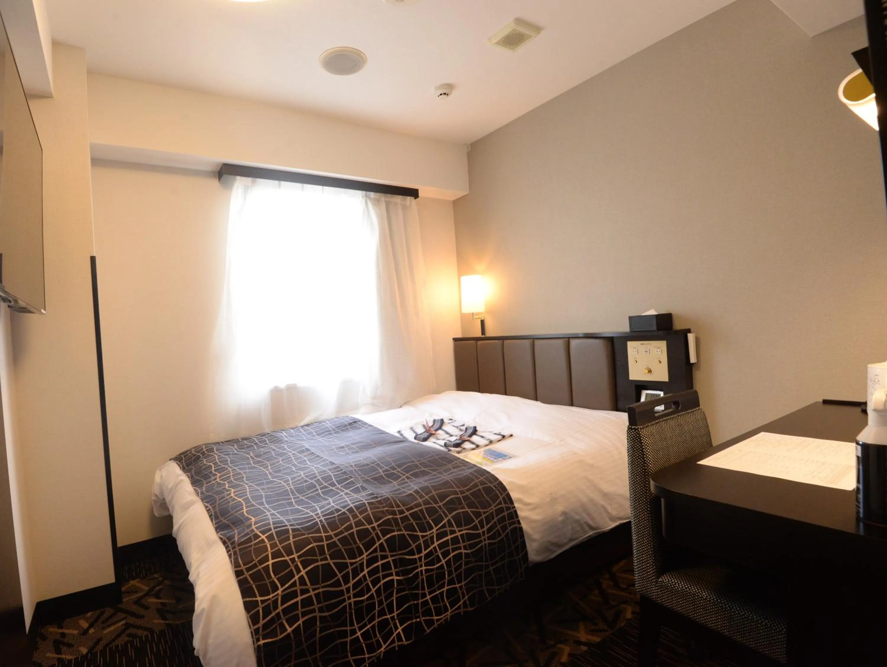 Photo of the whole room, Bed in APA Hotel Sagamihara Kobuchi Ekimae
